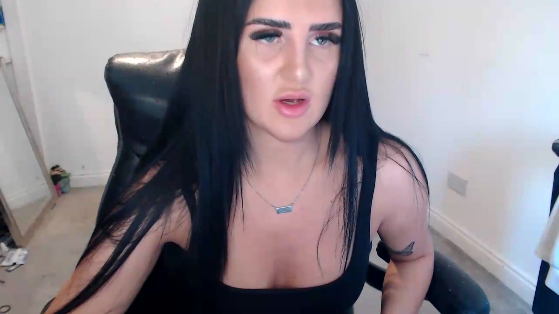 Gallery image thumbnail from Crystal_MFC's myfreecams stream on, 09/04/2026, 13:38 image 7 of 20
