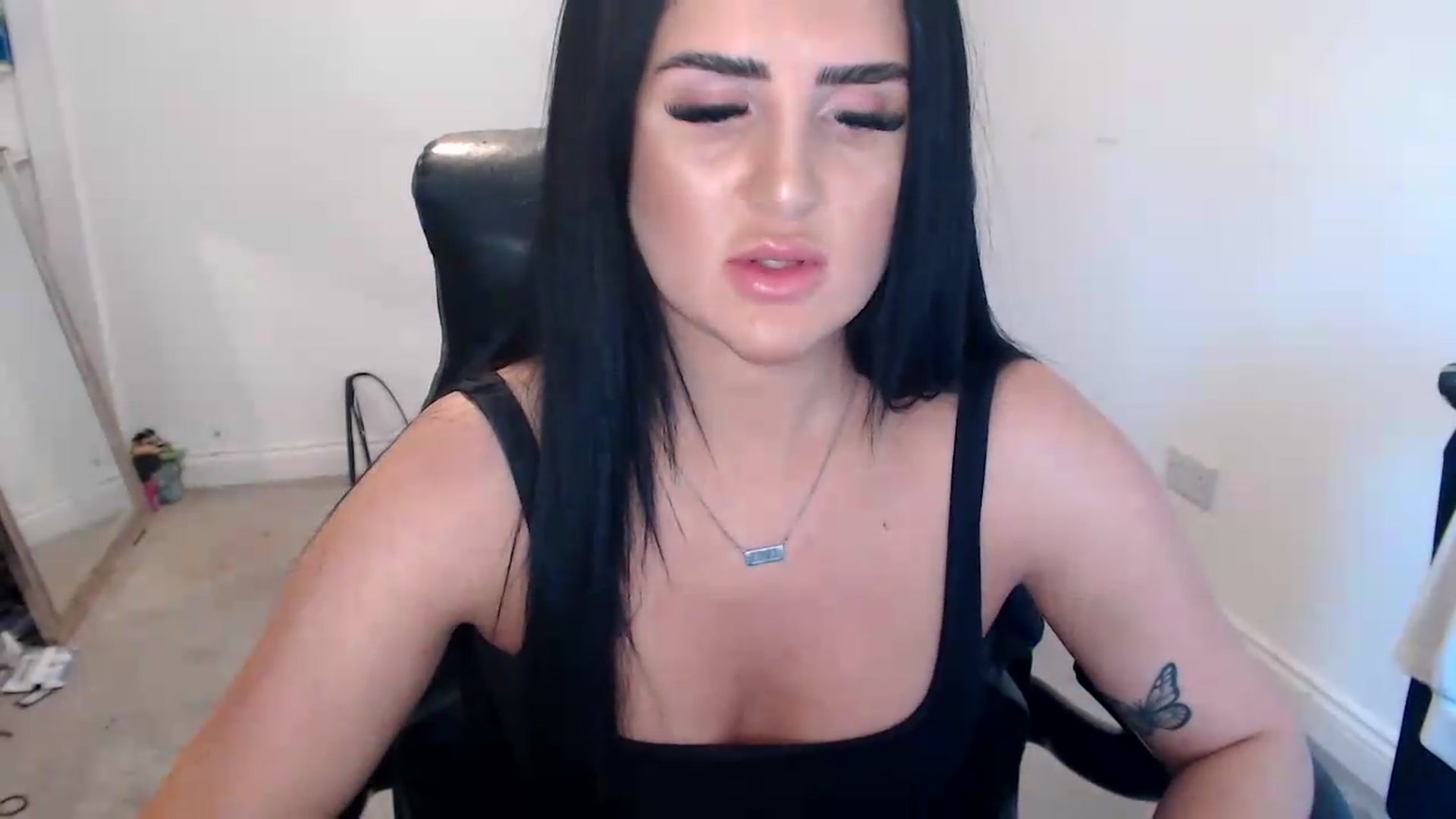 Gallery image thumbnail from Crystal_MFC's myfreecams stream on, 09/04/2026, 13:38 image 19 of 20