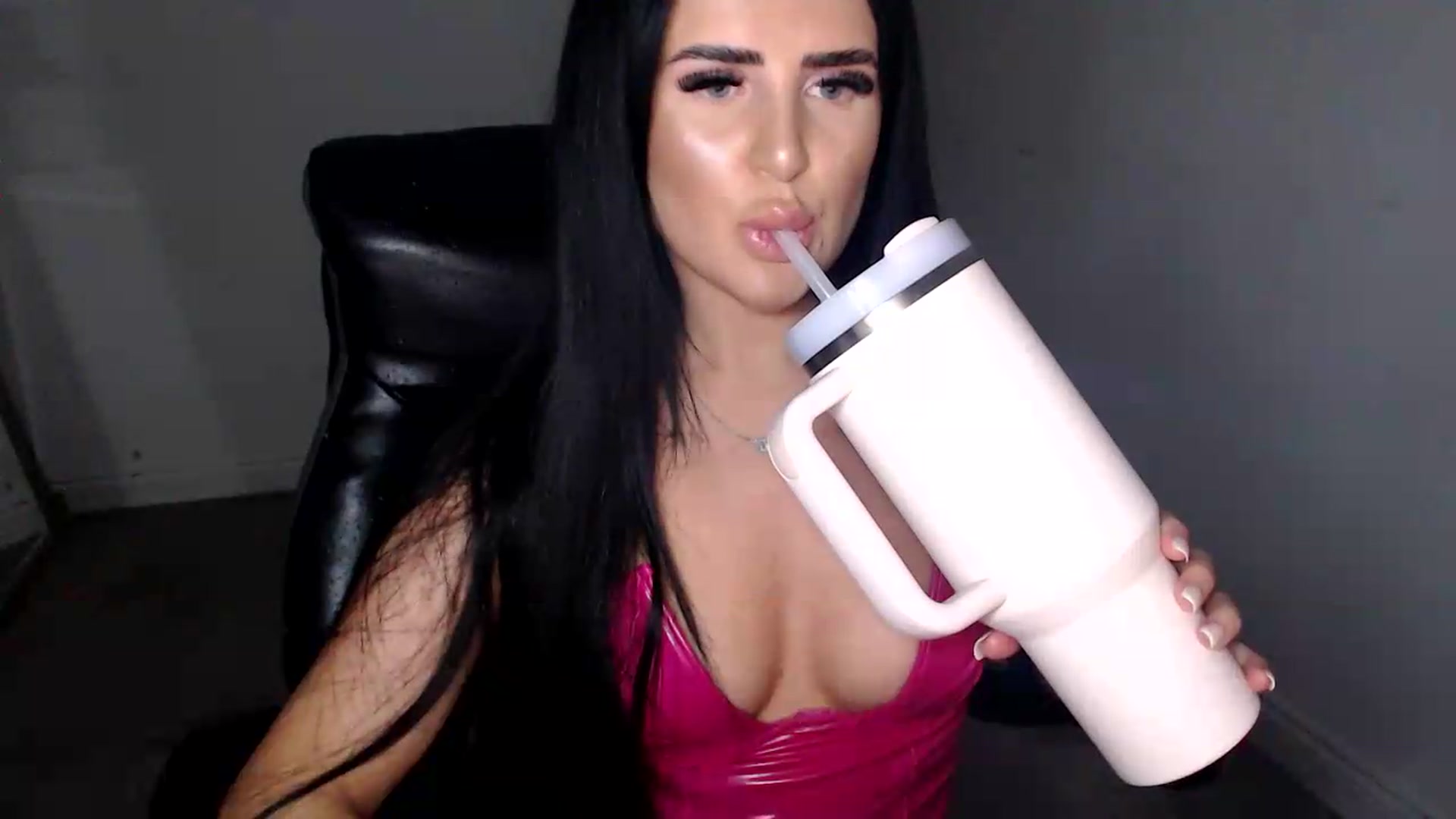 Gallery image thumbnail from Crystal_MFC's myfreecams stream on, 09/05/2026, 19:42 image 2 of 20