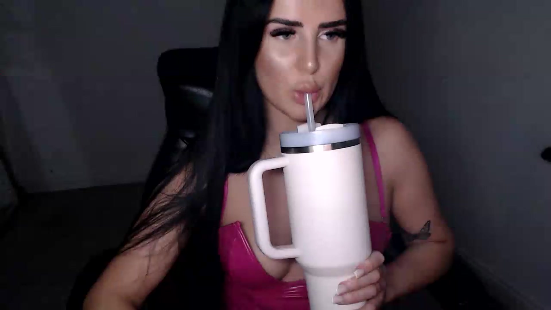Gallery image thumbnail from Crystal_MFC's myfreecams stream on, 09/05/2026, 19:42 image 8 of 20