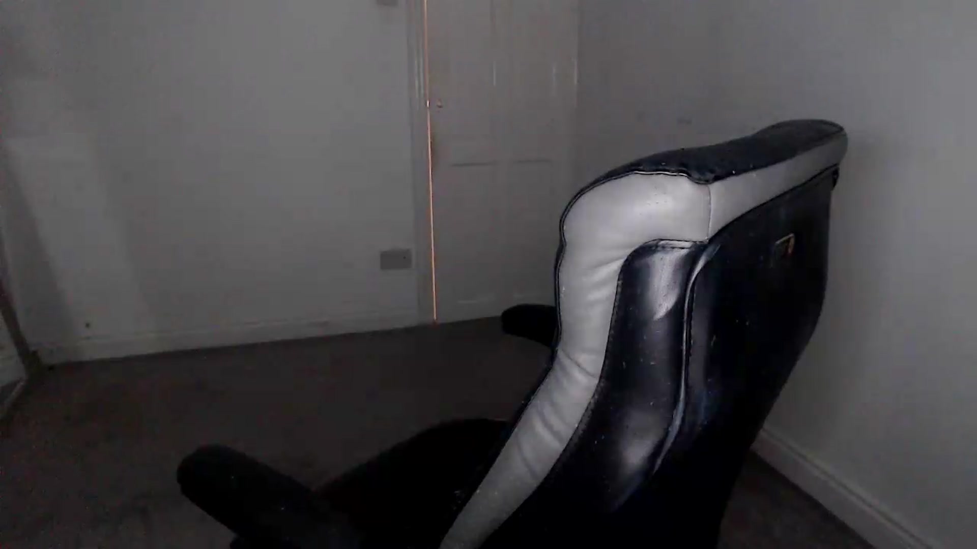 Gallery image thumbnail from Crystal_MFC's myfreecams stream on, 09/05/2026, 20:28 image 18 of 20