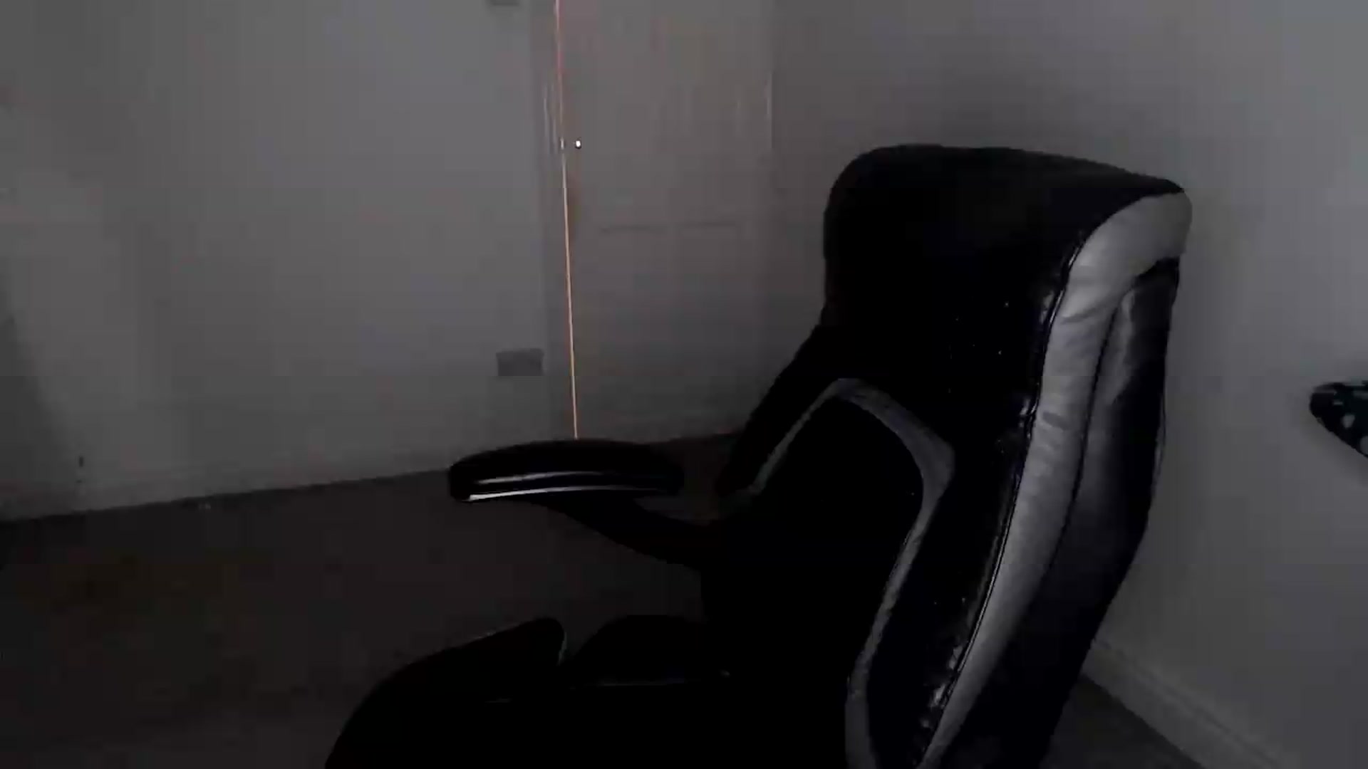 Gallery image thumbnail from Crystal_MFC's myfreecams stream on, 09/06/2026, 22:50 image 17 of 20