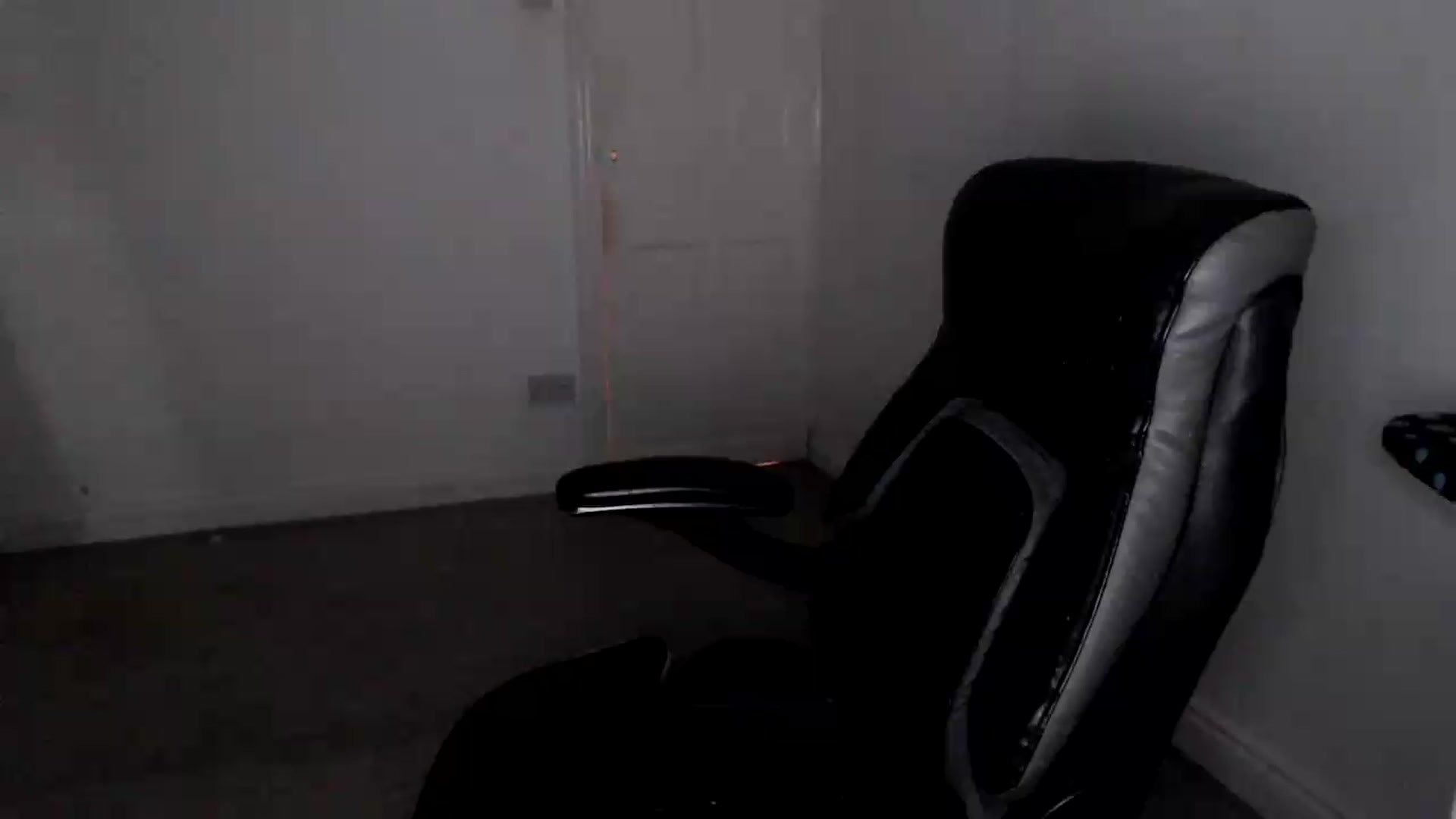 Gallery image thumbnail from Crystal_MFC's myfreecams stream on, 09/06/2026, 22:50 image 8 of 20