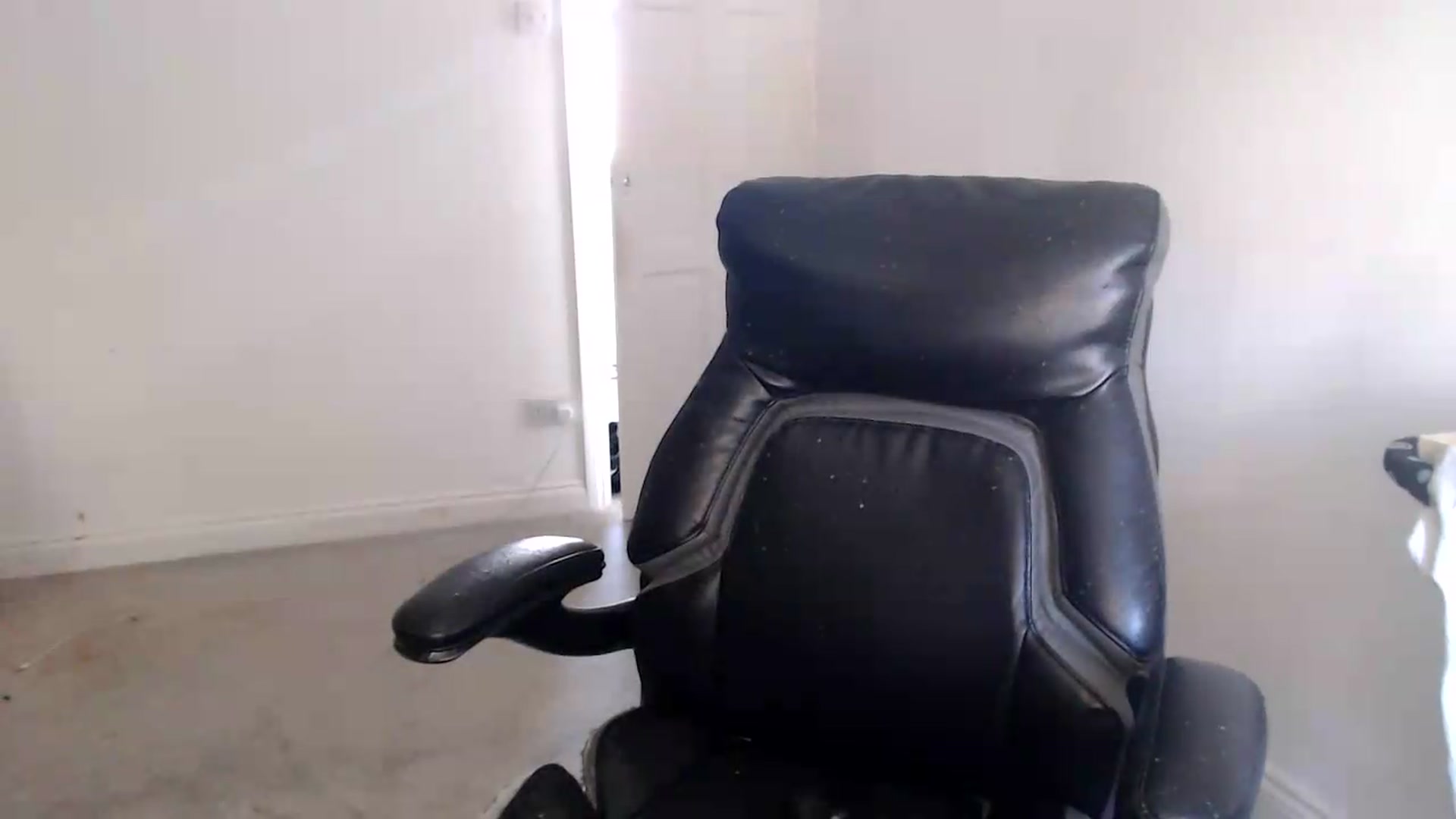 Gallery image thumbnail from Crystal_MFC's myfreecams stream on, 09/08/2026, 13:19 image 18 of 20