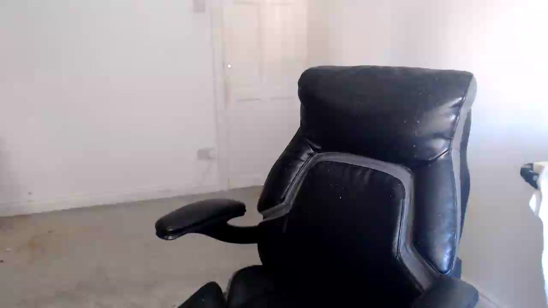 Gallery image thumbnail from Crystal_MFC's myfreecams stream on, 09/08/2026, 14:43 image 1 of 20