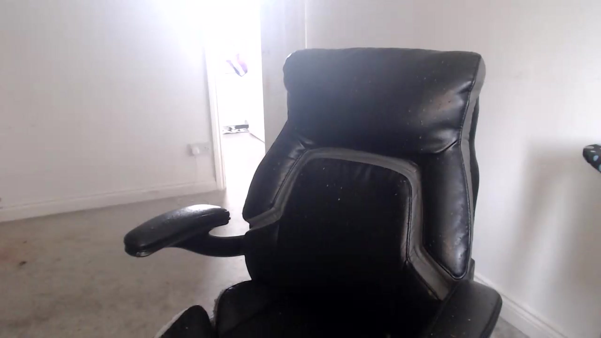 Gallery image thumbnail from Crystal_MFC's myfreecams stream on, 09/10/2026, 13:01 image 4 of 20