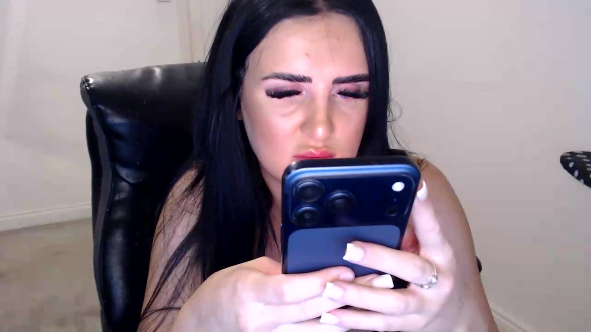 Gallery image thumbnail from Crystal_MFC's myfreecams stream on, 09/11/2026, 22:24 image 4 of 20