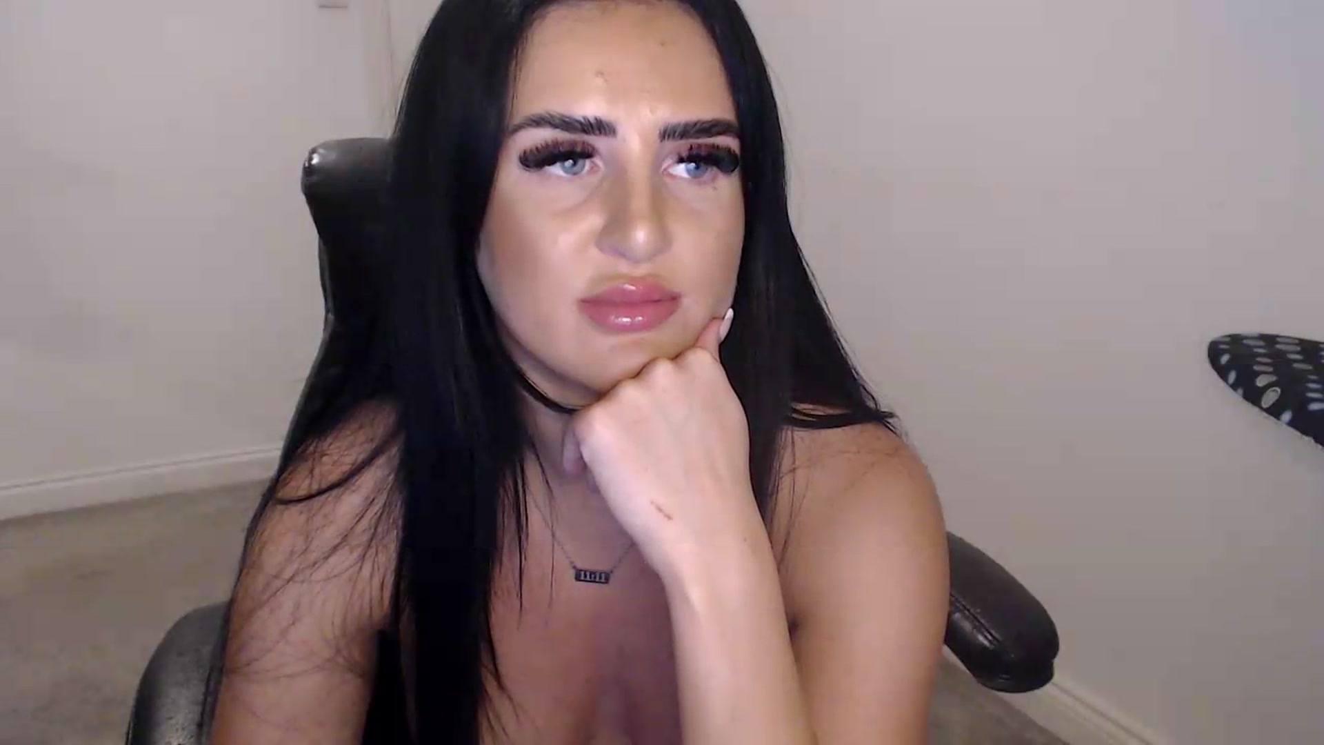 Gallery image thumbnail from Crystal_MFC's myfreecams stream on, 09/12/2026, 21:23 image 17 of 20