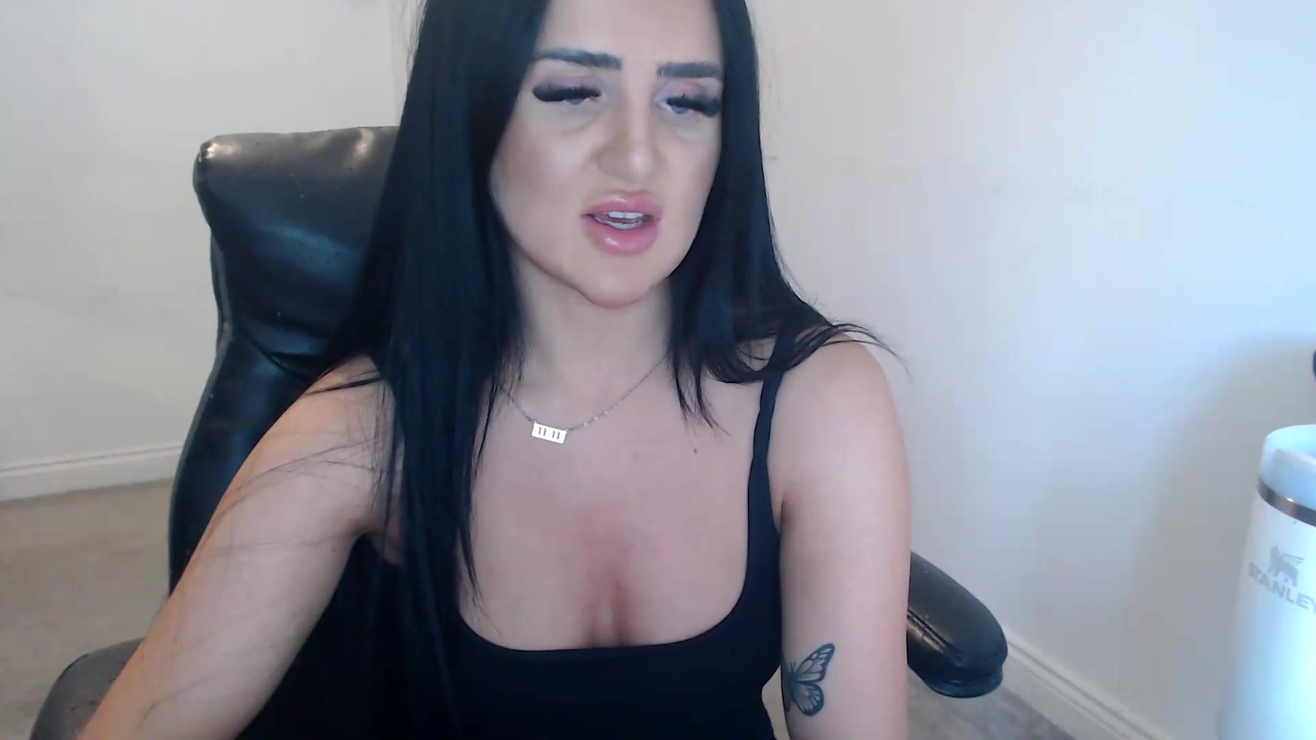 Gallery image thumbnail from Crystal_MFC's myfreecams stream on, 09/17/2026, 13:57 image 4 of 20