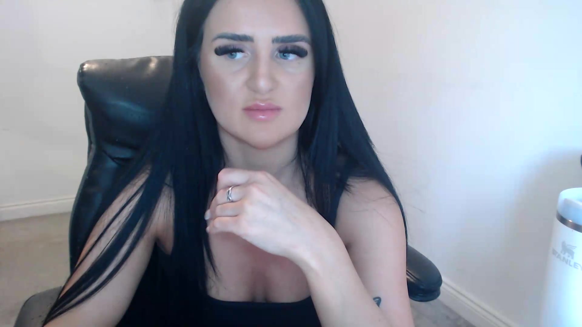 Gallery image thumbnail from Crystal_MFC's myfreecams stream on, 09/17/2026, 13:57 image 10 of 20