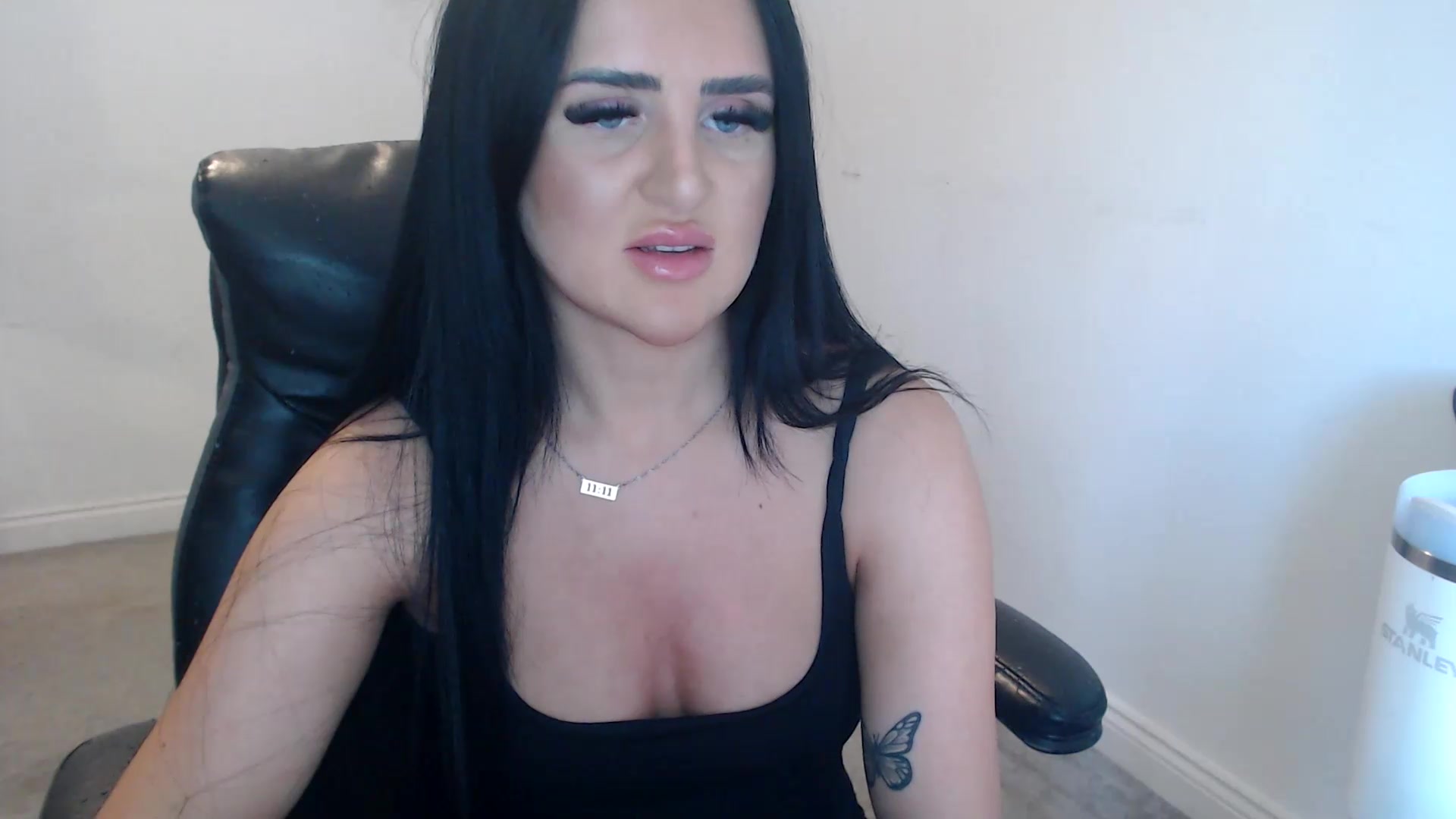Gallery image thumbnail from Crystal_MFC's myfreecams stream on, 09/17/2026, 13:57 image 5 of 20