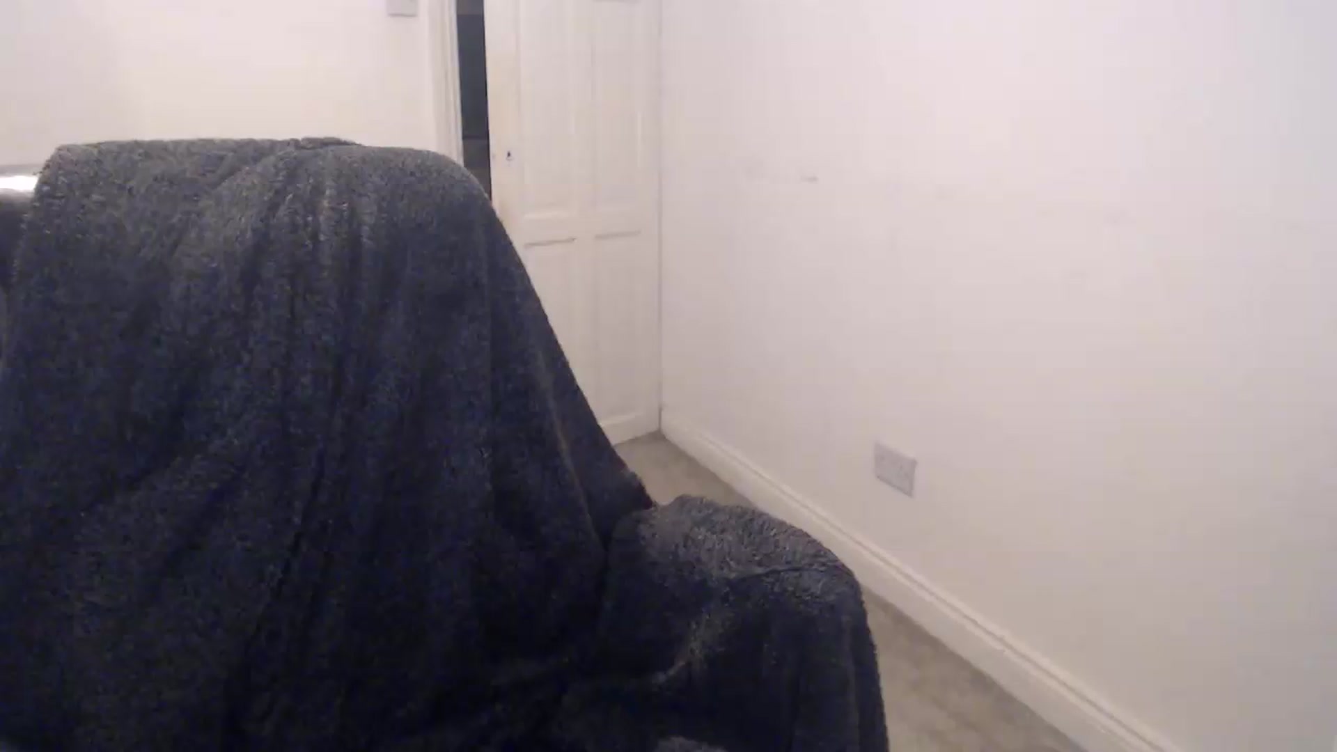 Gallery image thumbnail from Crystal_MFC's myfreecams stream on, 09/17/2026, 21:38 image 9 of 20