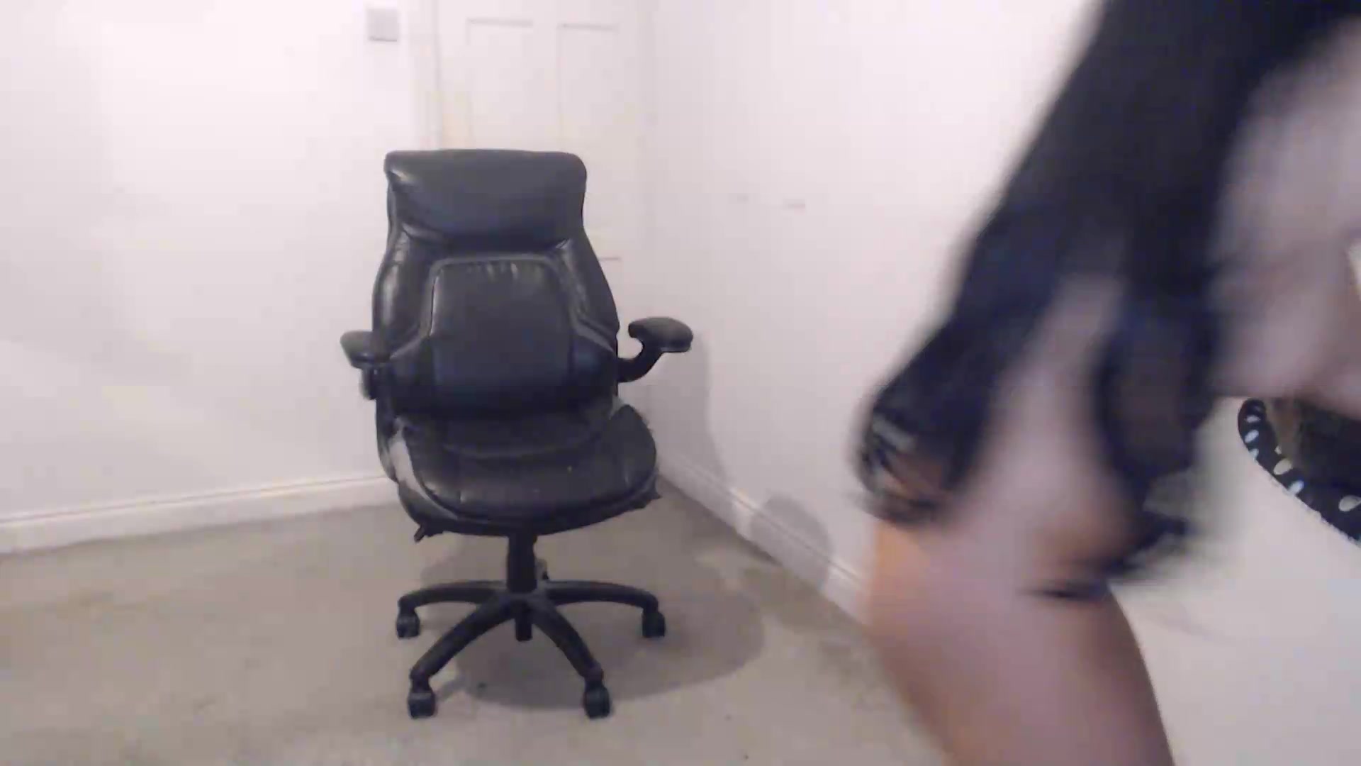 Gallery image thumbnail from Crystal_MFC's myfreecams stream on, 09/18/2026, 22:37 image 8 of 20
