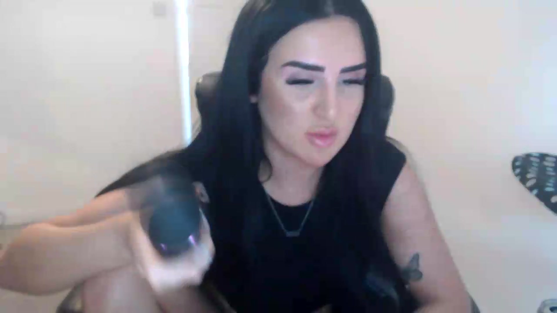 Gallery image thumbnail from Crystal_MFC's myfreecams stream on, 09/19/2026, 12:00 image 15 of 20