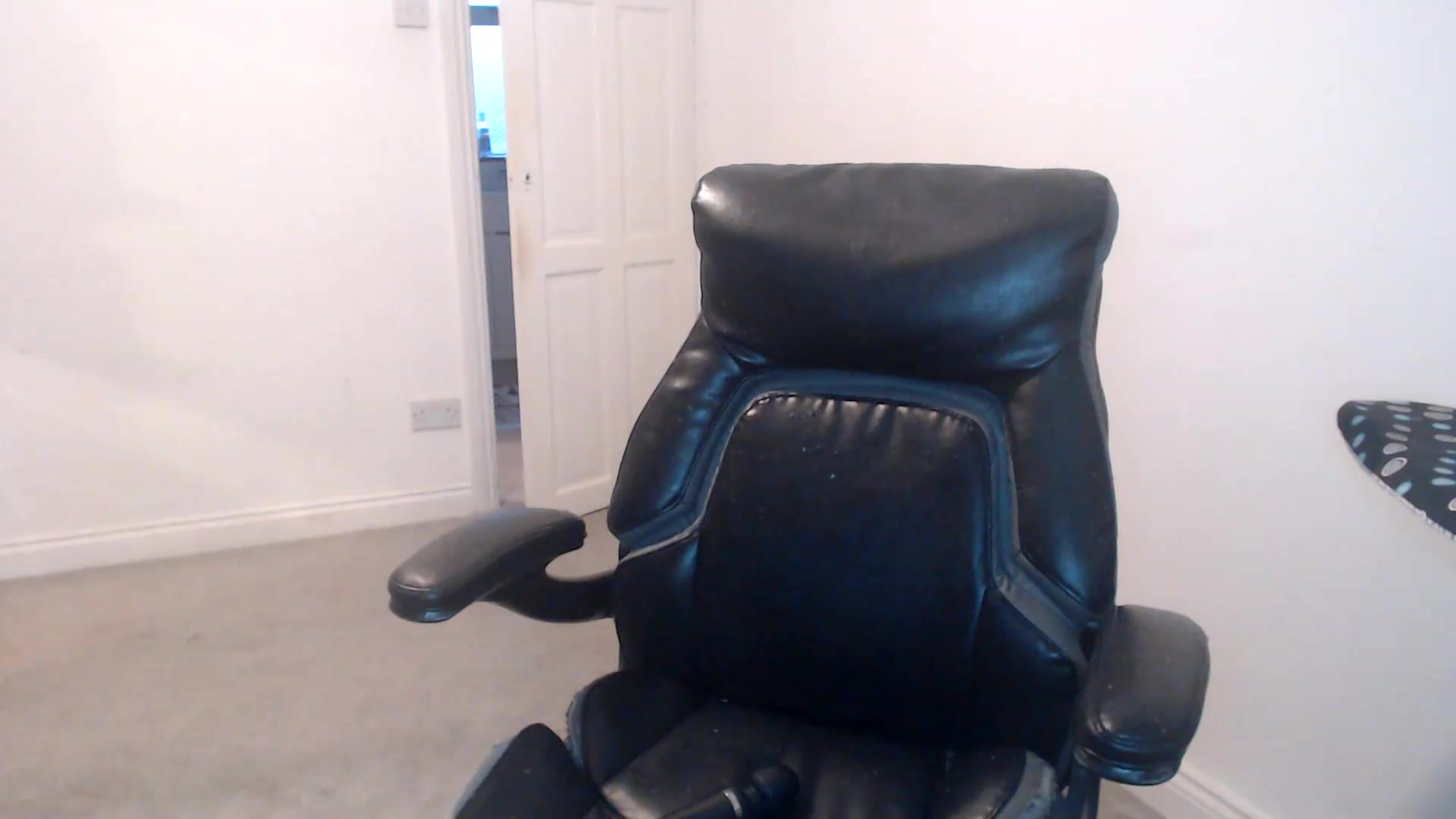 Gallery image thumbnail from Crystal_MFC's myfreecams stream on, 09/20/2026, 18:44 image 15 of 20