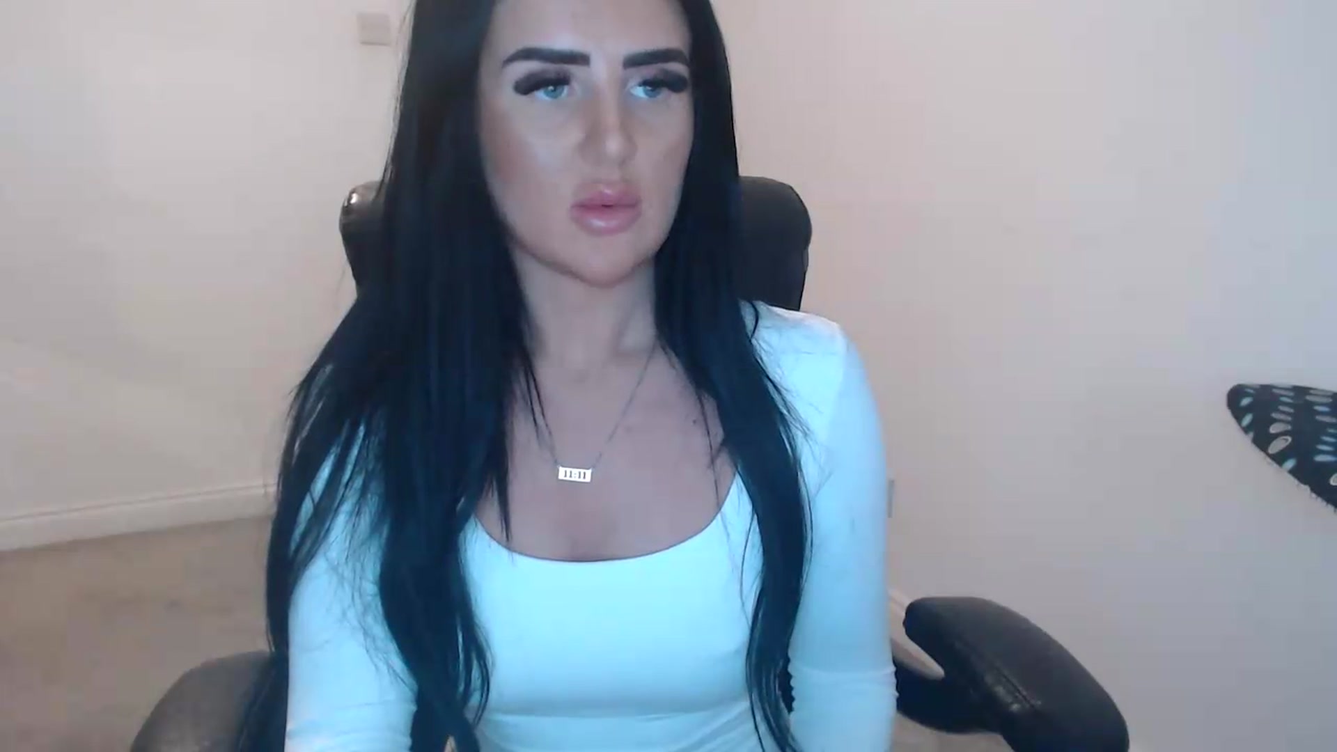 Gallery image thumbnail from Crystal_MFC's myfreecams stream on, 09/20/2026, 18:44 image 5 of 20