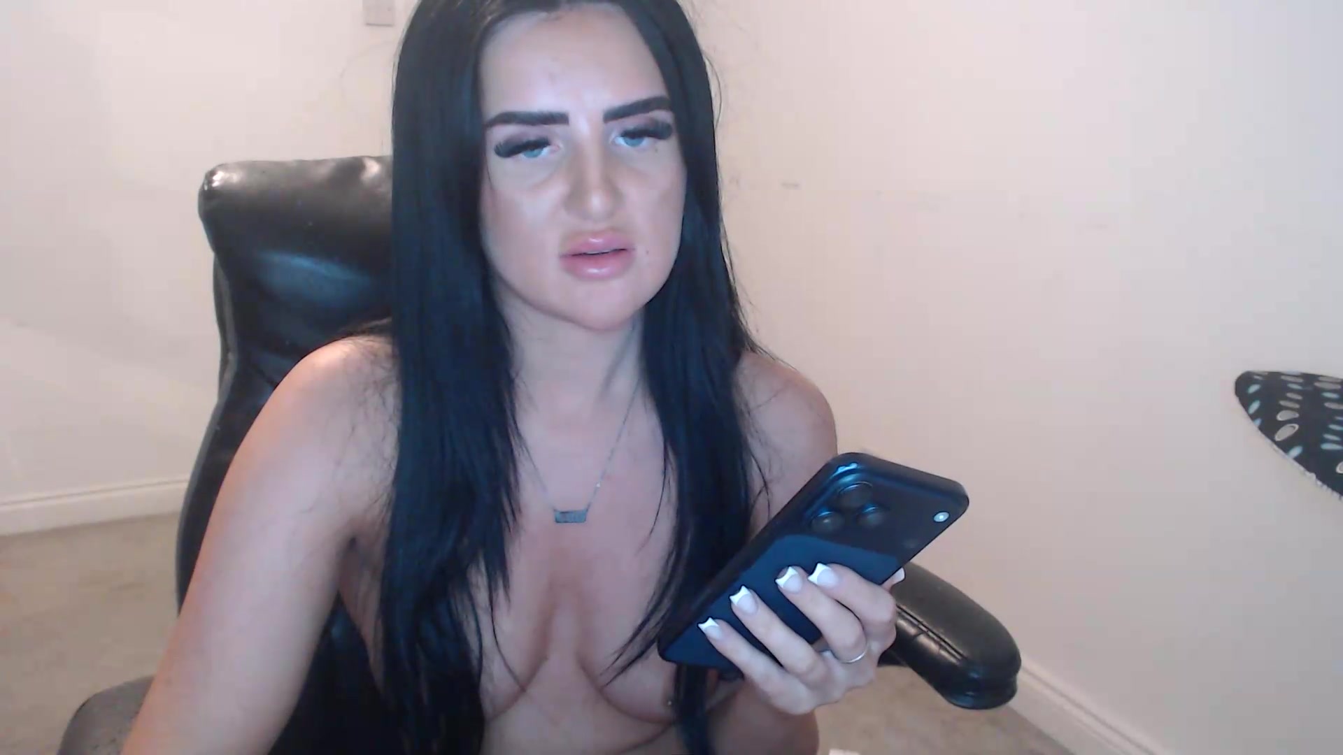 Gallery image thumbnail from Crystal_MFC's myfreecams stream on, 09/20/2026, 18:44 image 13 of 20