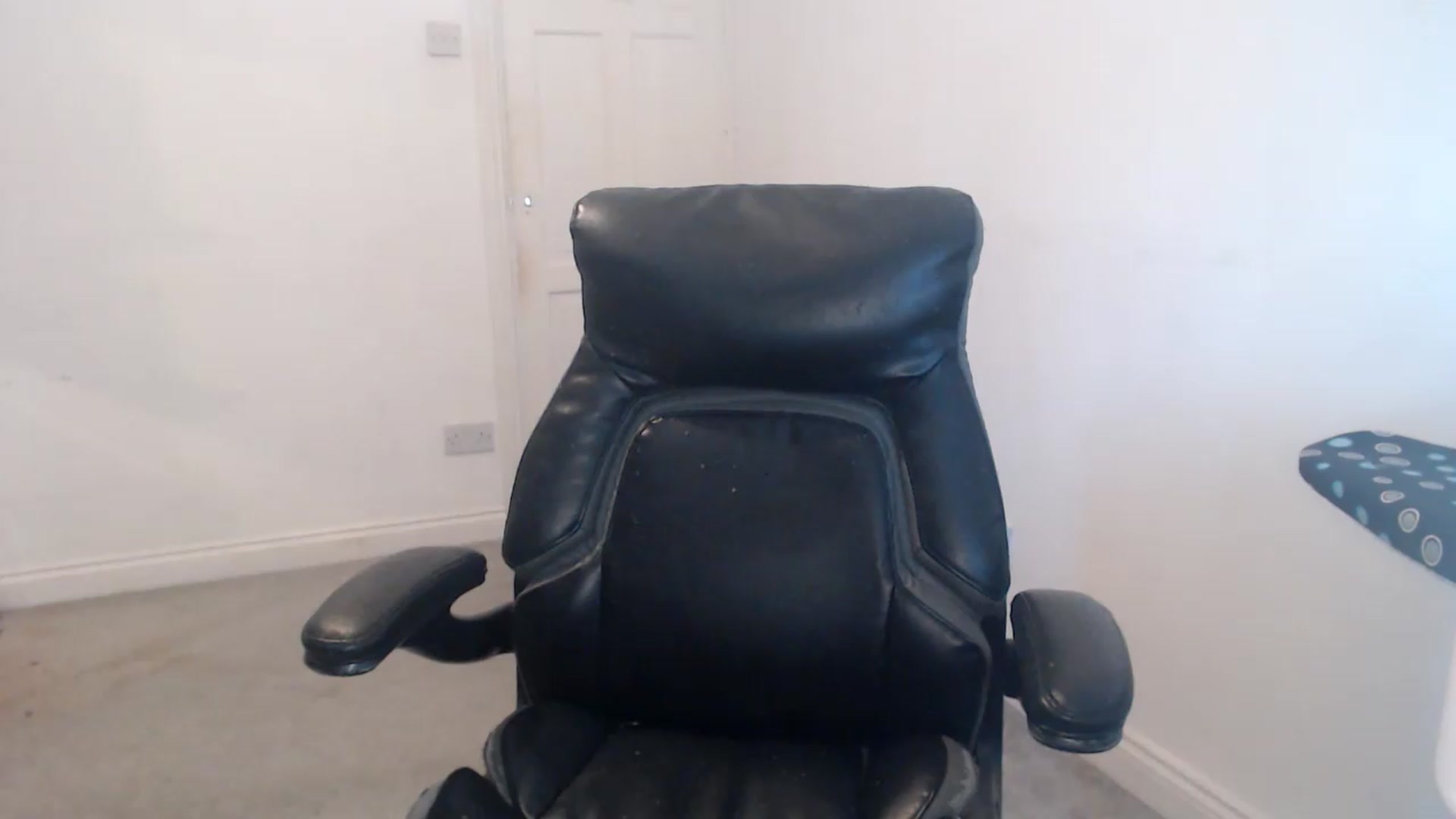 Gallery image thumbnail from Crystal_MFC's myfreecams stream on, 09/28/2026, 13:34 image 7 of 20