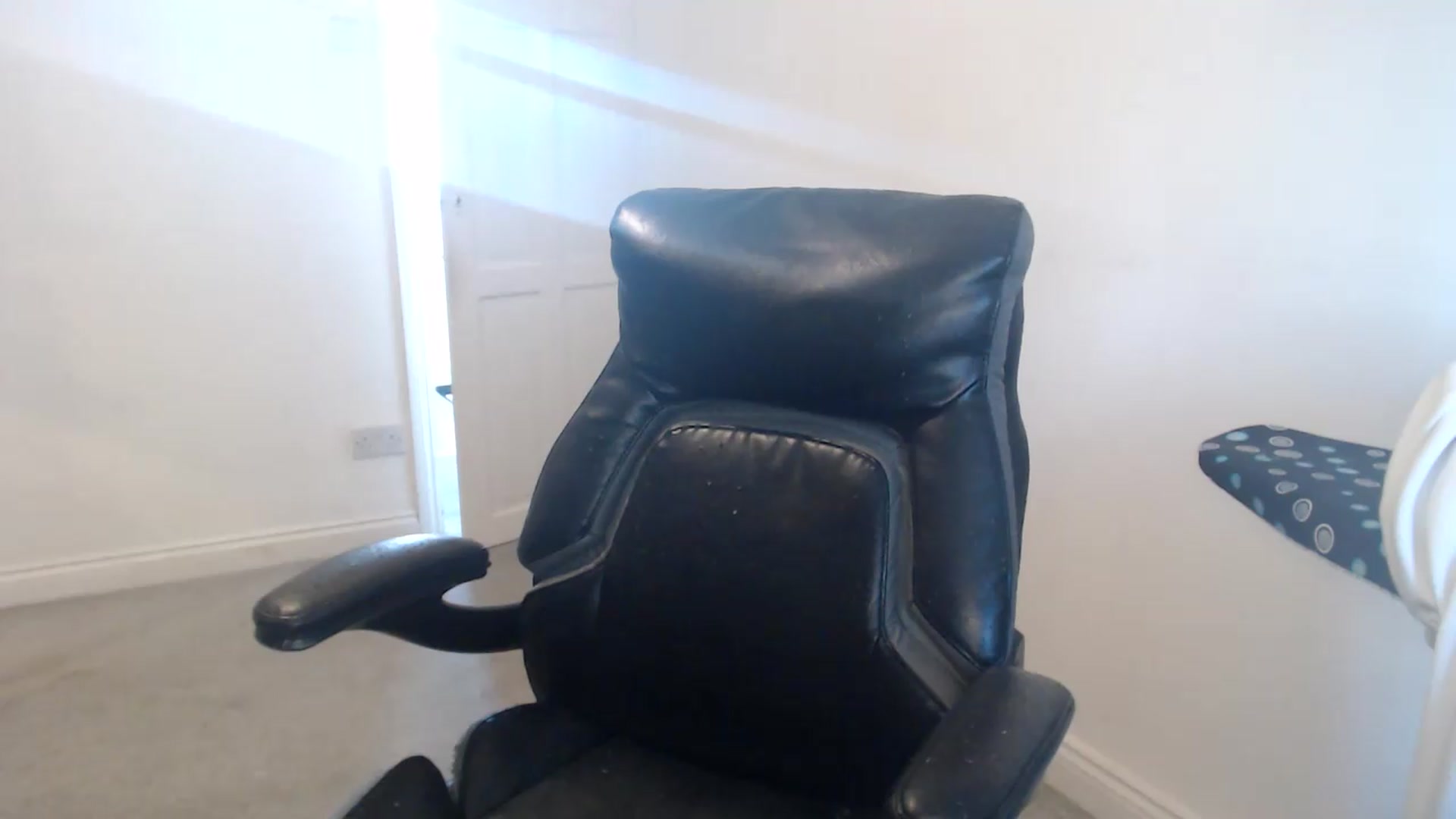 Gallery image thumbnail from Crystal_MFC's myfreecams stream on, 09/28/2026, 13:34 image 15 of 20