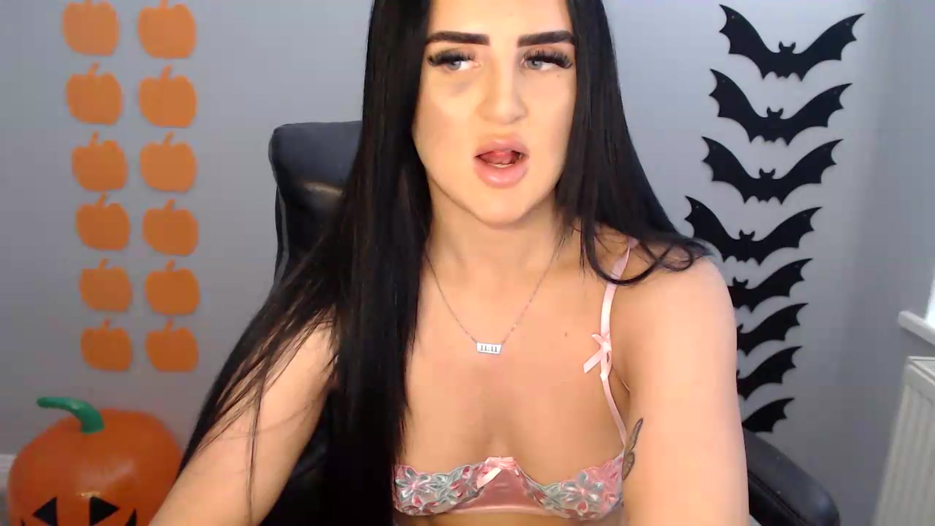 Gallery image thumbnail from Crystal_MFC's myfreecams stream on, 10/01/2026, 12:20 image 16 of 20