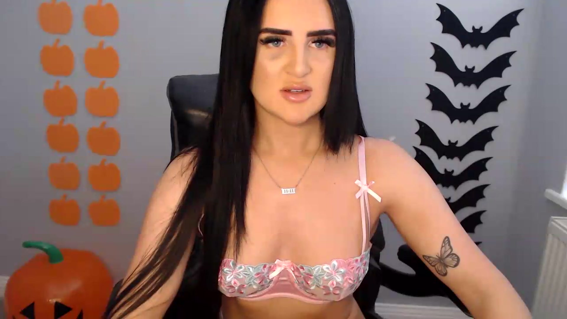 Gallery image thumbnail from Crystal_MFC's myfreecams stream on, 10/01/2026, 12:20 image 4 of 20