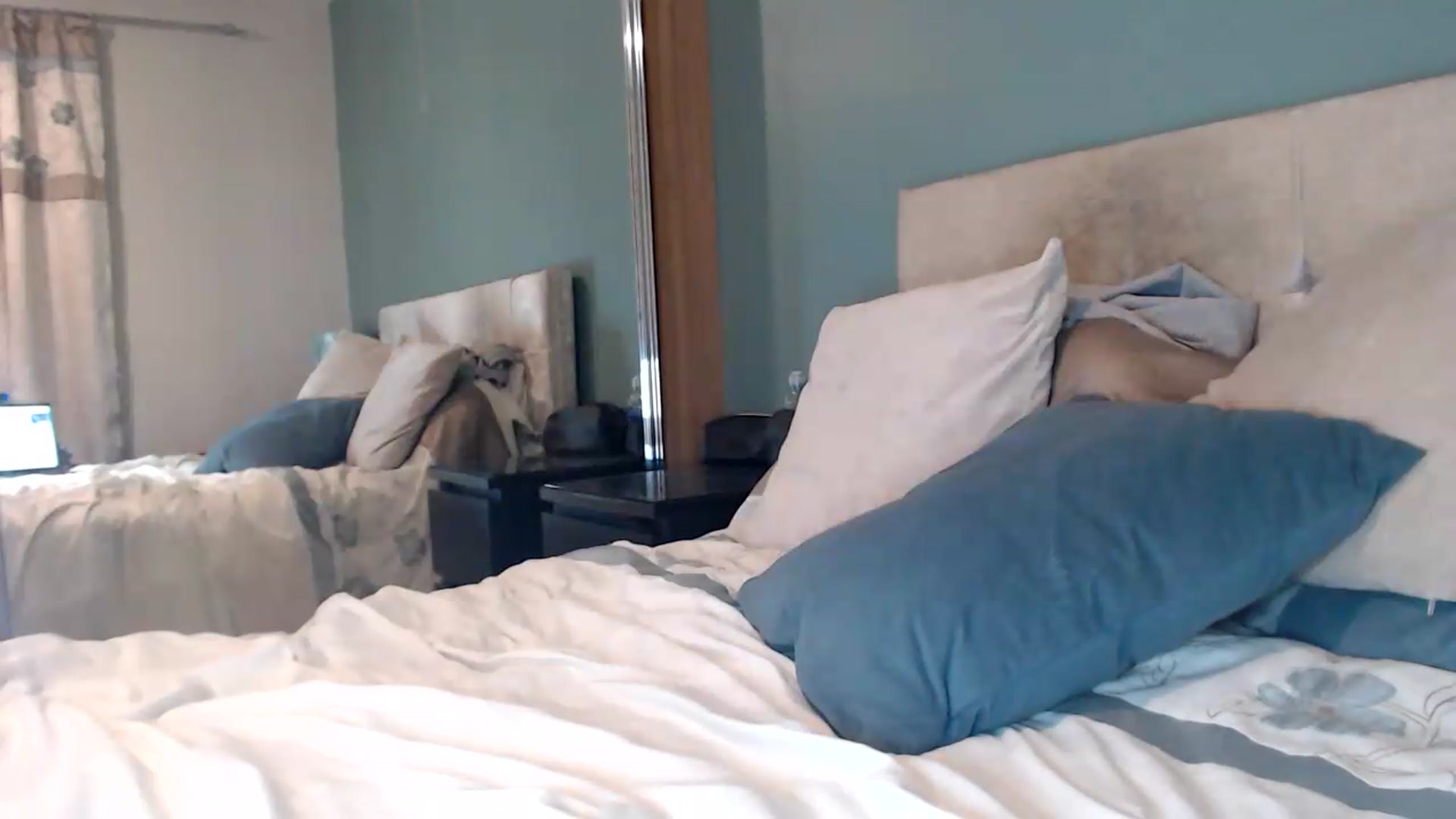 Gallery image thumbnail from Crystal_MFC's myfreecams stream on, 10/04/2026, 19:10 image 6 of 20
