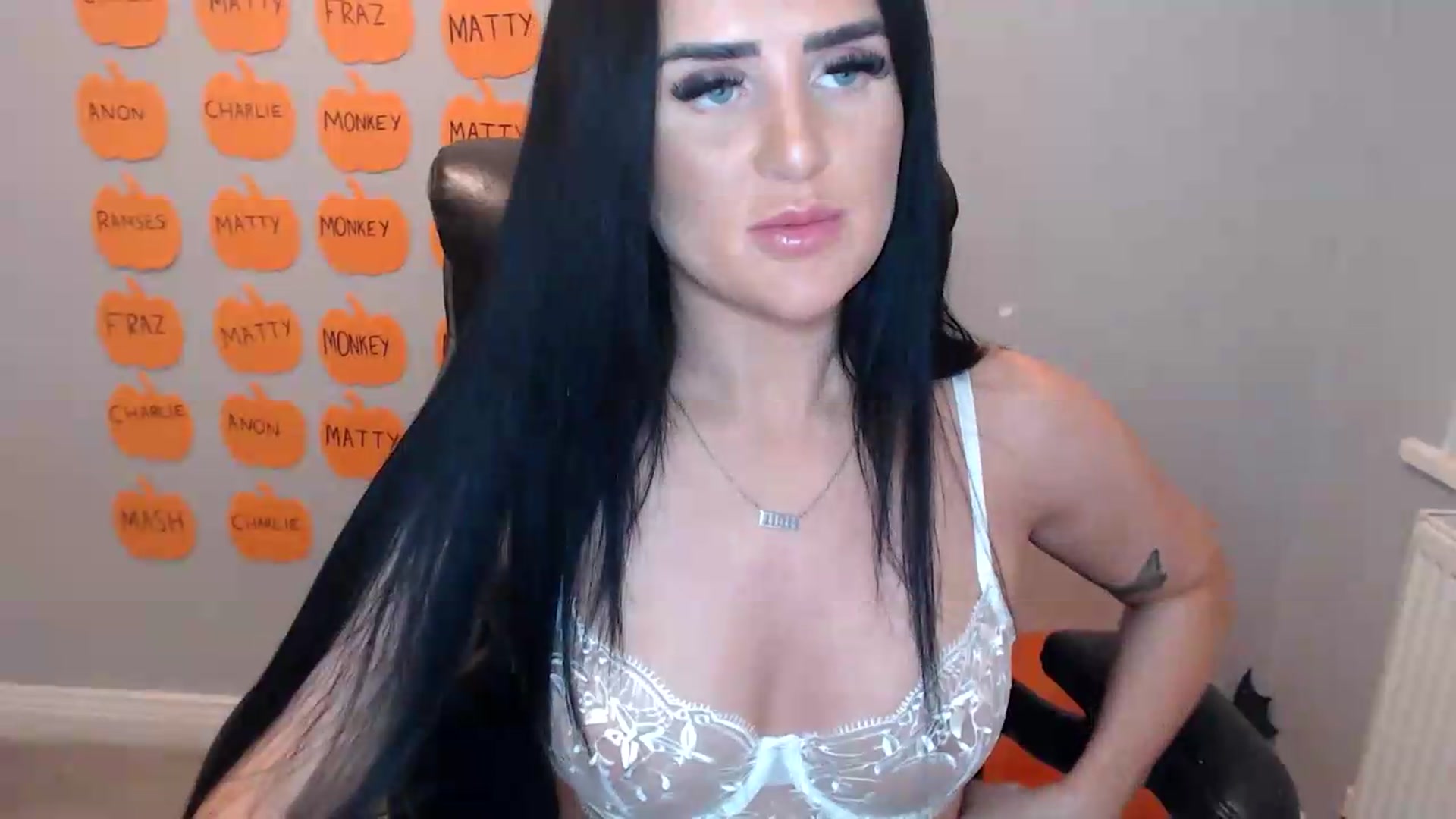 Gallery image thumbnail from Crystal_MFC's myfreecams stream on, 10/06/2026, 21:19 image 10 of 20