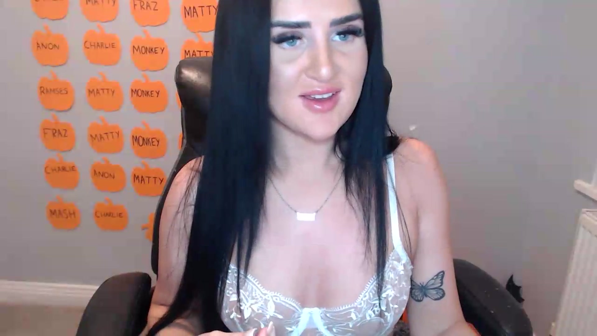 Gallery image thumbnail from Crystal_MFC's myfreecams stream on, 10/06/2026, 21:19 image 11 of 20