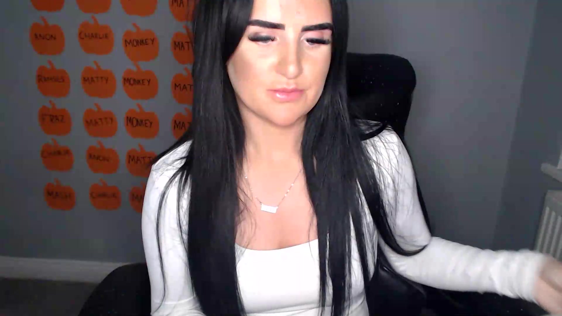 Gallery image thumbnail from Crystal_MFC's myfreecams stream on, 10/07/2026, 21:25 image 17 of 20
