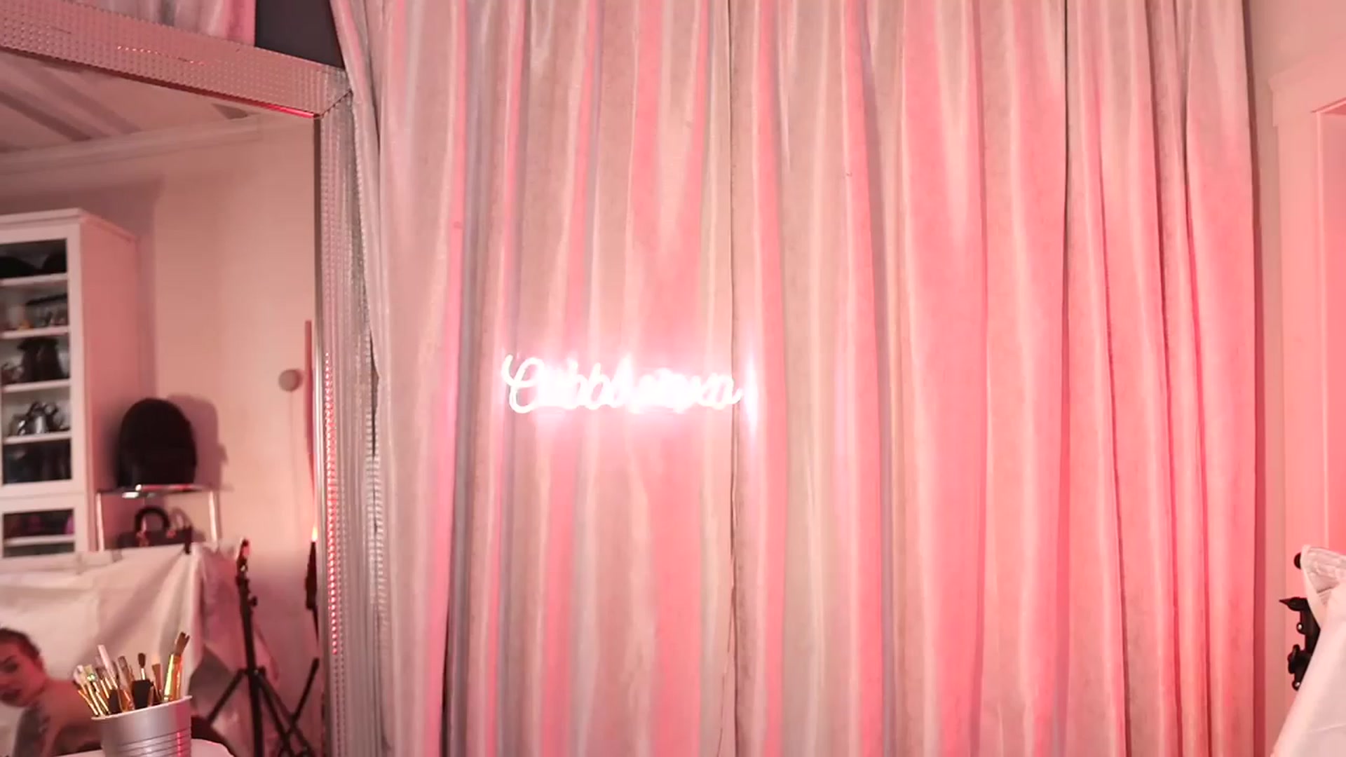 Gallery image thumbnail from Cubbixoxo's myfreecams stream on, 11/22/2022, 08:04 image 17 of 20