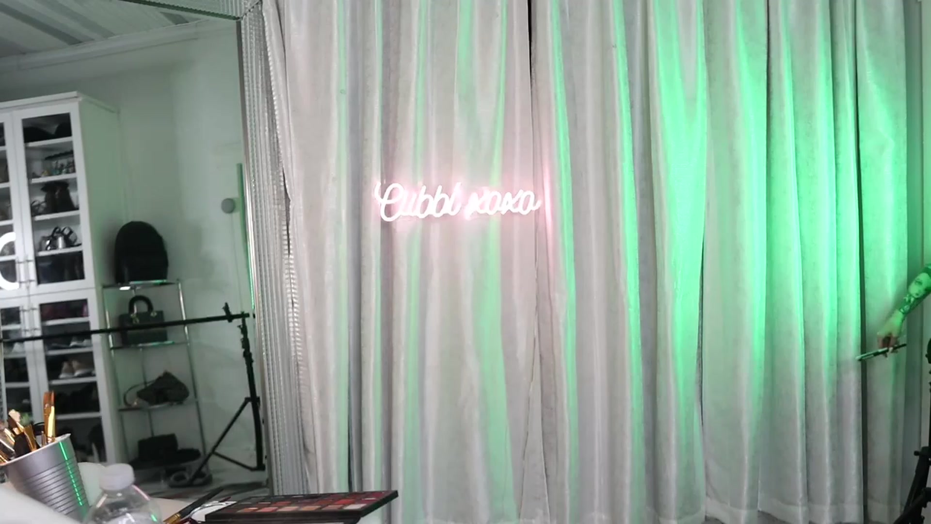 Gallery image thumbnail from Cubbixoxo's myfreecams stream on, 11/23/2022, 08:57 image 3 of 20