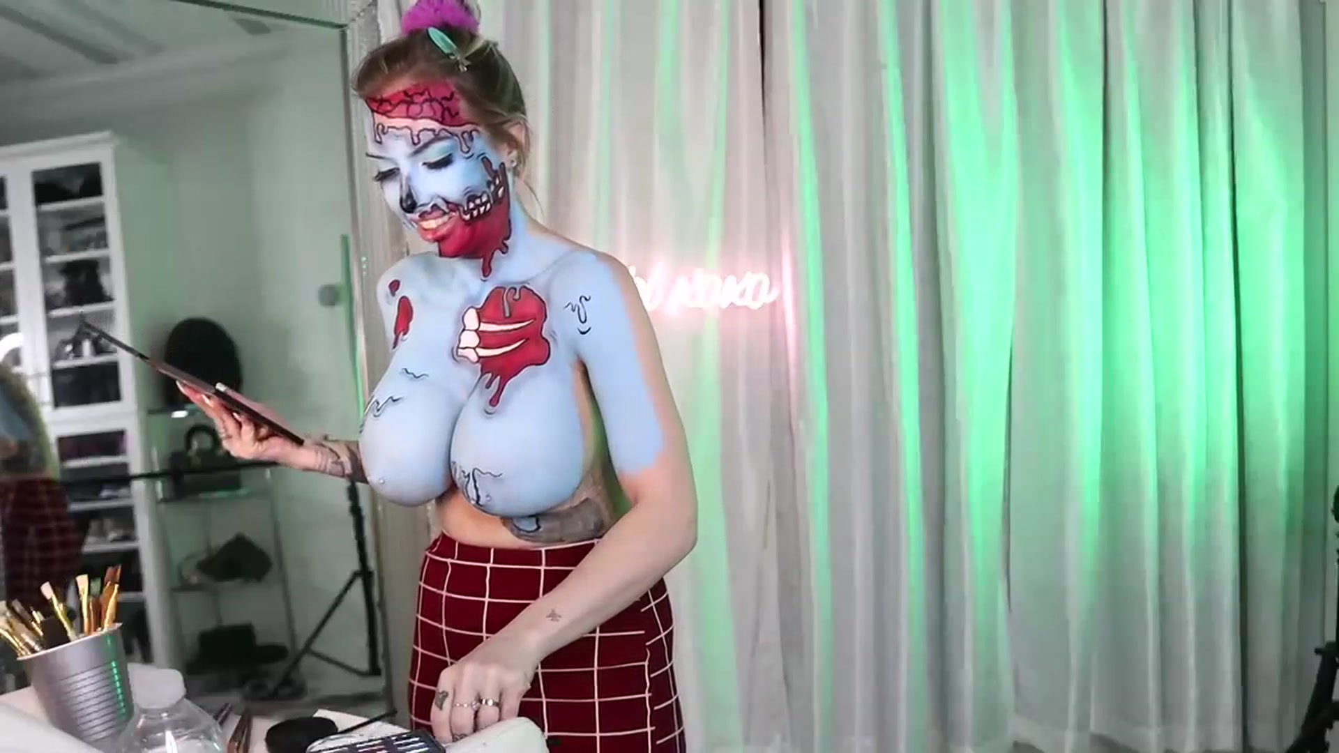 Gallery image thumbnail from Cubbixoxo's myfreecams stream on, 11/23/2022, 08:57 image 17 of 20