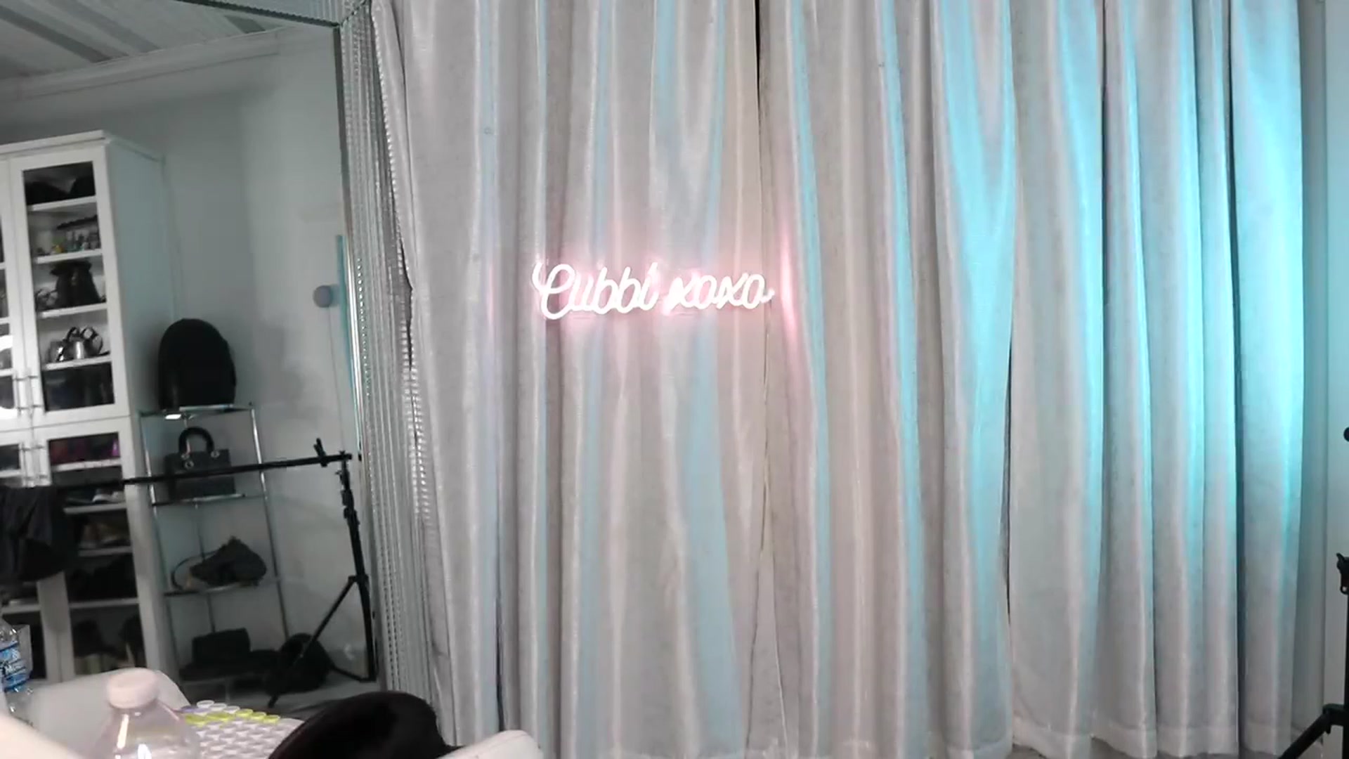 Gallery image thumbnail from Cubbixoxo's myfreecams stream on, 11/24/2022, 06:17 image 6 of 20