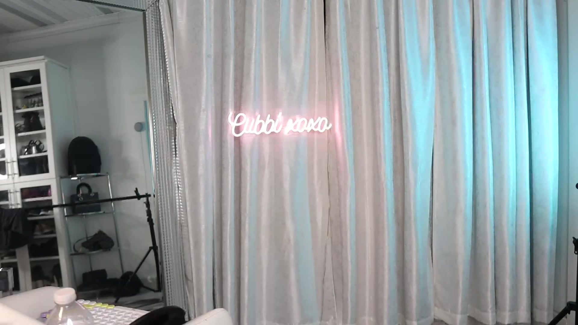 Gallery image thumbnail from Cubbixoxo's myfreecams stream on, 11/24/2022, 06:17 image 16 of 20