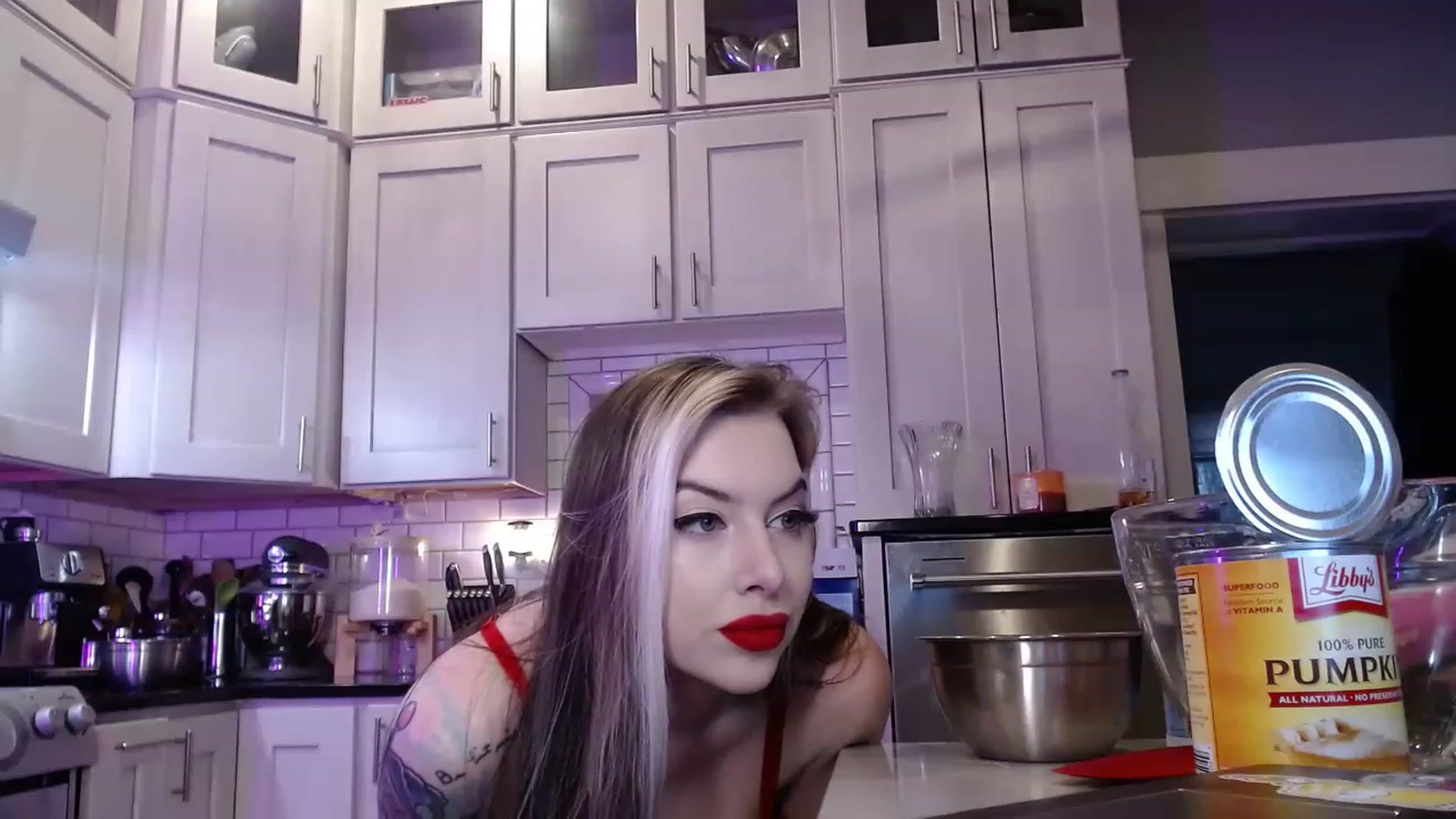 Gallery image thumbnail from Cubbixoxo's myfreecams stream on, 11/24/2022, 22:23 image 7 of 20
