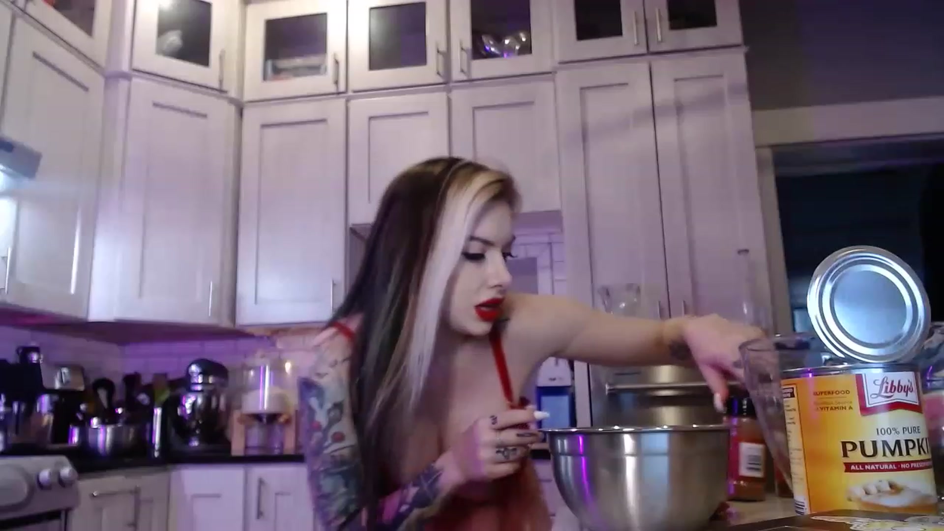 Gallery image thumbnail from Cubbixoxo's myfreecams stream on, 11/24/2022, 22:23 image 5 of 20
