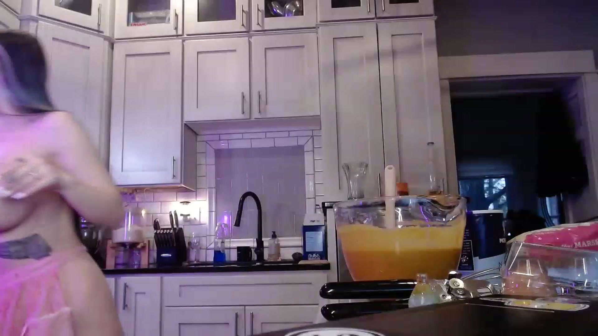 Gallery image thumbnail from Cubbixoxo's myfreecams stream on, 11/24/2022, 22:23 image 12 of 20