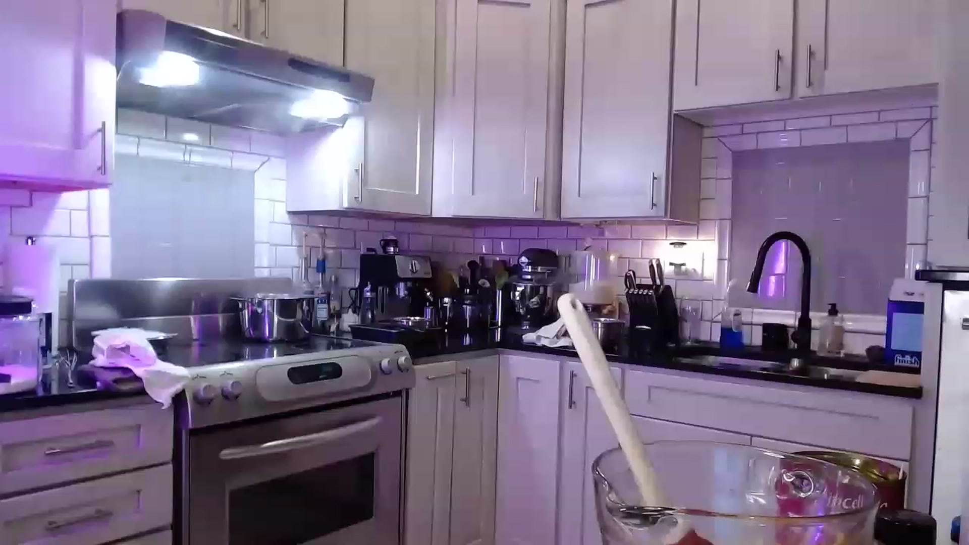 Gallery image thumbnail from Cubbixoxo's myfreecams stream on, 11/25/2022, 24:08 image 7 of 20