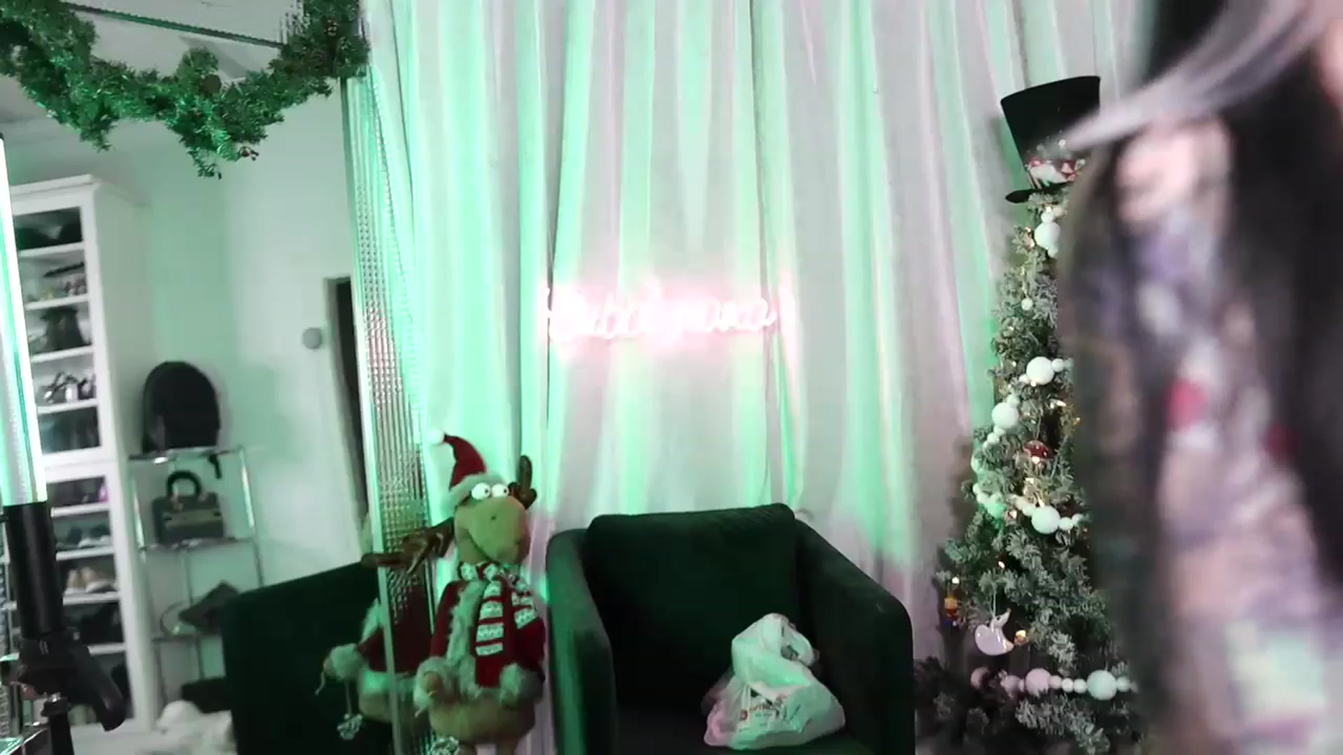 Gallery image thumbnail from Cubbixoxo's myfreecams stream on, 12/02/2022, 08:00 image 13 of 20