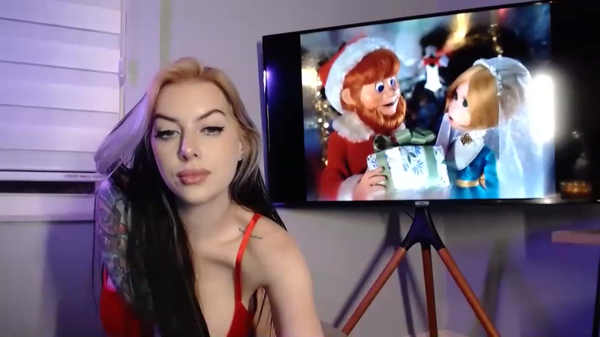 Gallery image thumbnail from Cubbixoxo's myfreecams stream on, 12/05/2022, 07:18 image 10 of 20