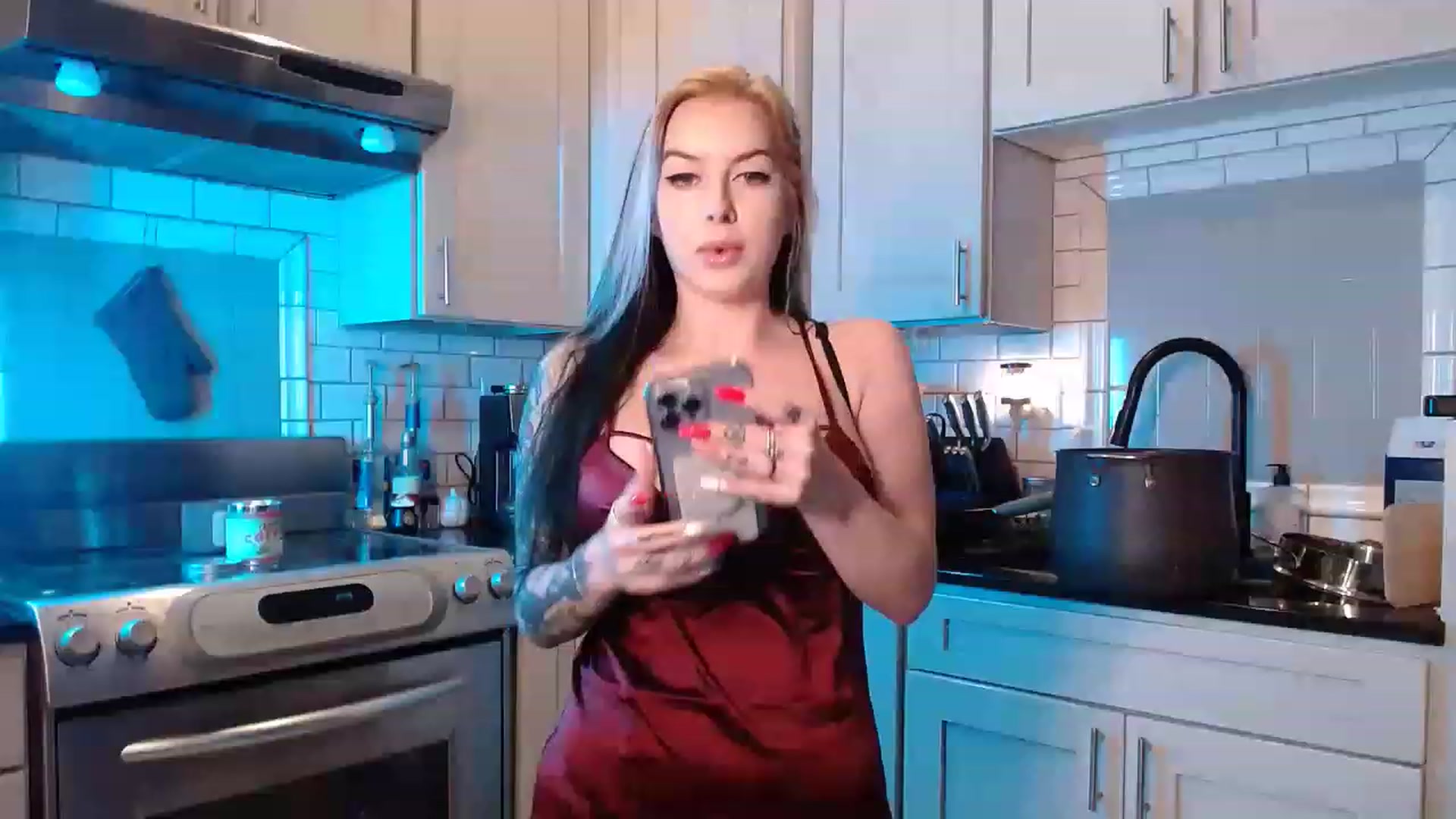 Gallery image thumbnail from Cubbixoxo's myfreecams stream on, 12/14/2022, 22:45 image 3 of 20