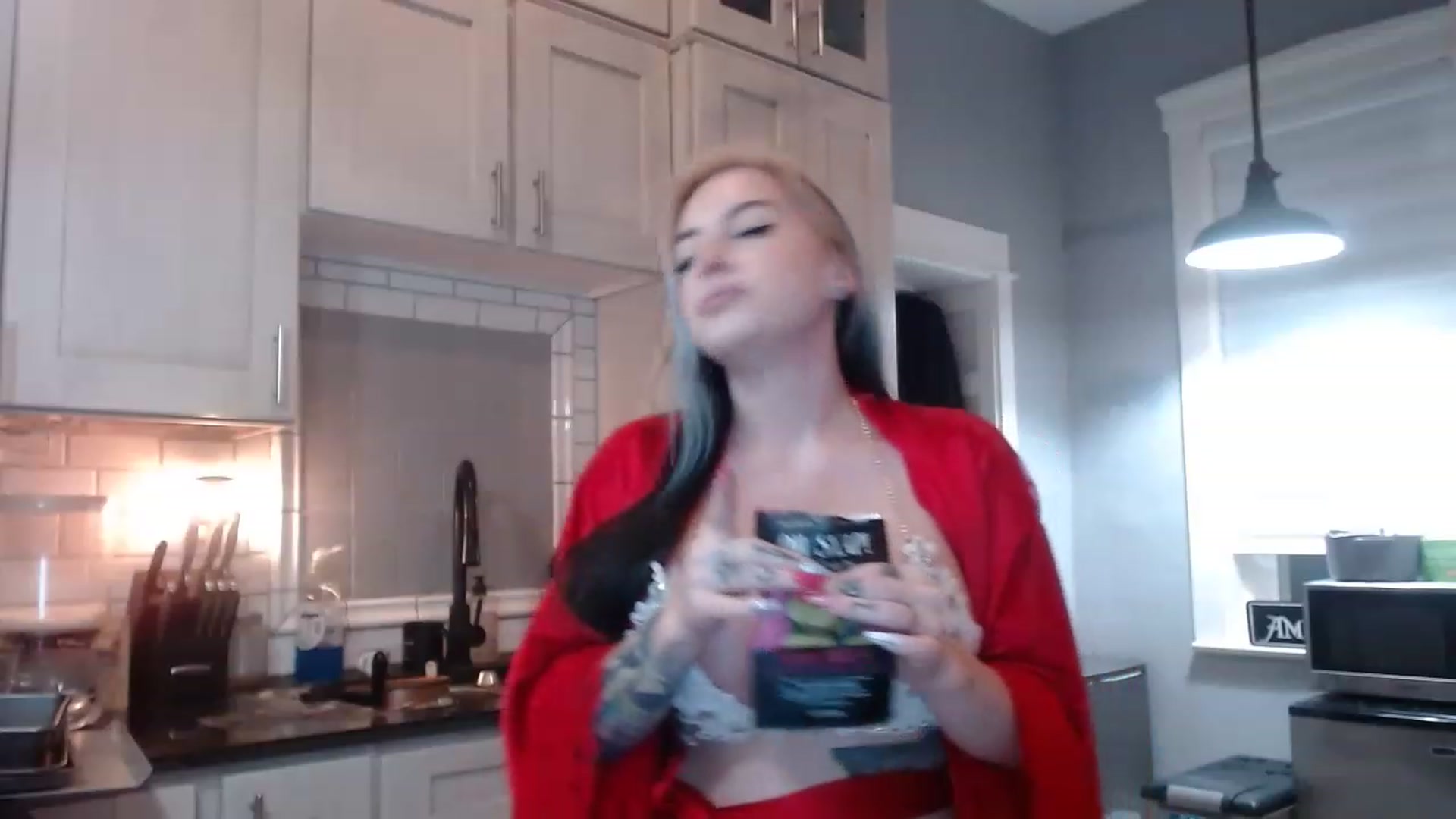 Gallery image thumbnail from Cubbixoxo's myfreecams stream on, 12/17/2022, 03:41 image 5 of 20