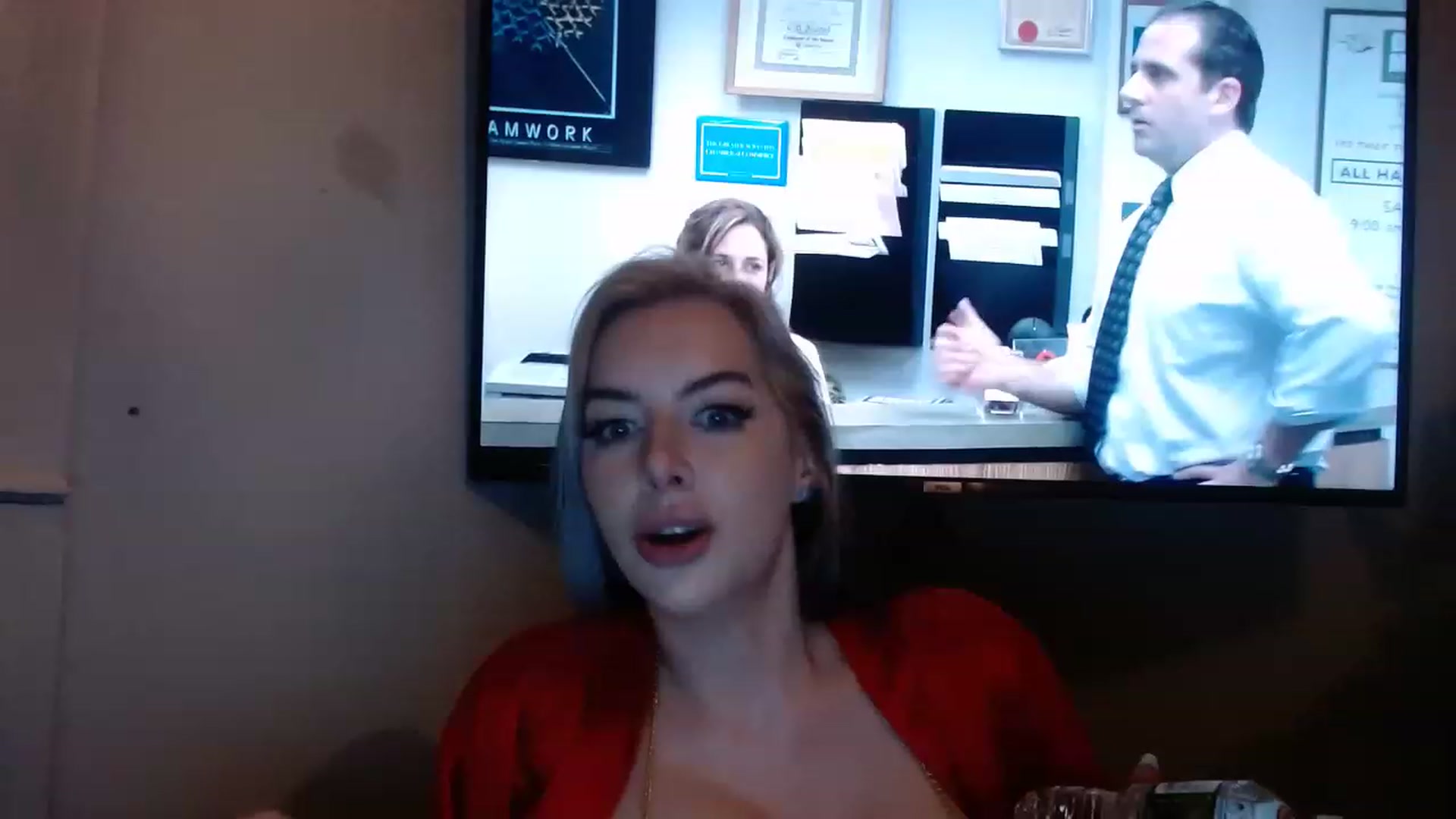 Gallery image thumbnail from Cubbixoxo's myfreecams stream on, 12/17/2022, 04:50 image 3 of 20