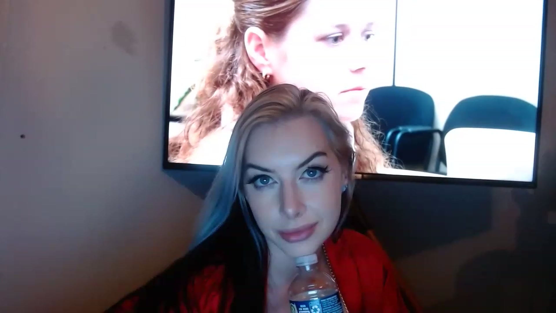 Gallery image thumbnail from Cubbixoxo's myfreecams stream on, 12/17/2022, 04:50 image 19 of 20
