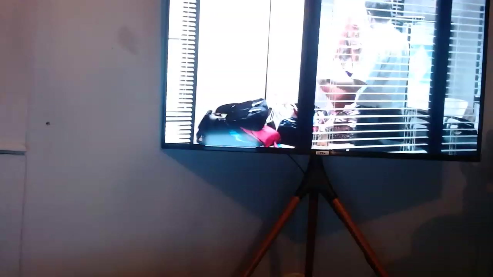Gallery image thumbnail from Cubbixoxo's myfreecams stream on, 12/17/2022, 04:50 image 12 of 20