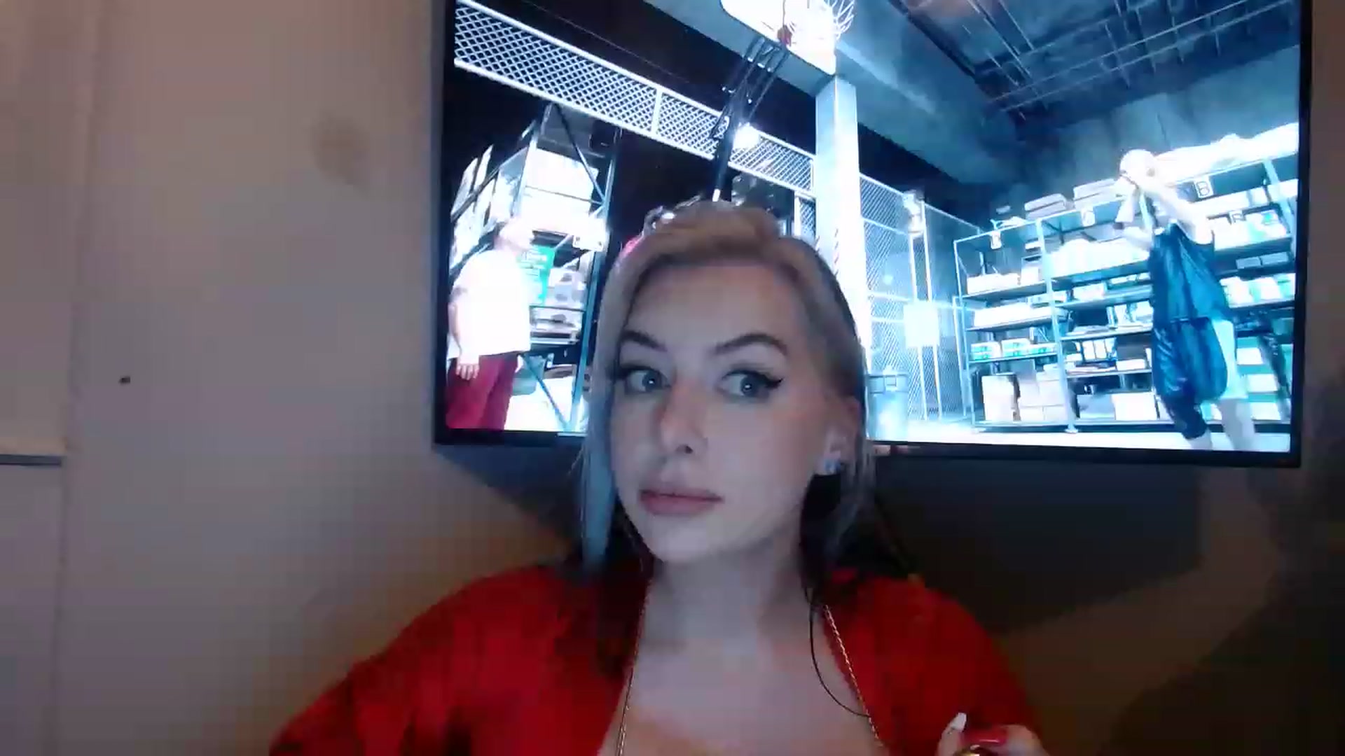 Gallery image thumbnail from Cubbixoxo's myfreecams stream on, 12/17/2022, 04:50 image 4 of 20