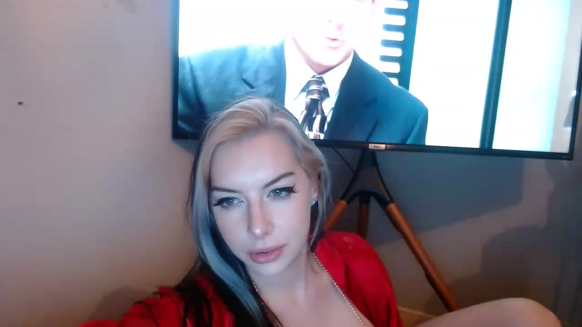 Gallery image thumbnail from Cubbixoxo's myfreecams stream on, 12/17/2022, 04:50 image 18 of 20