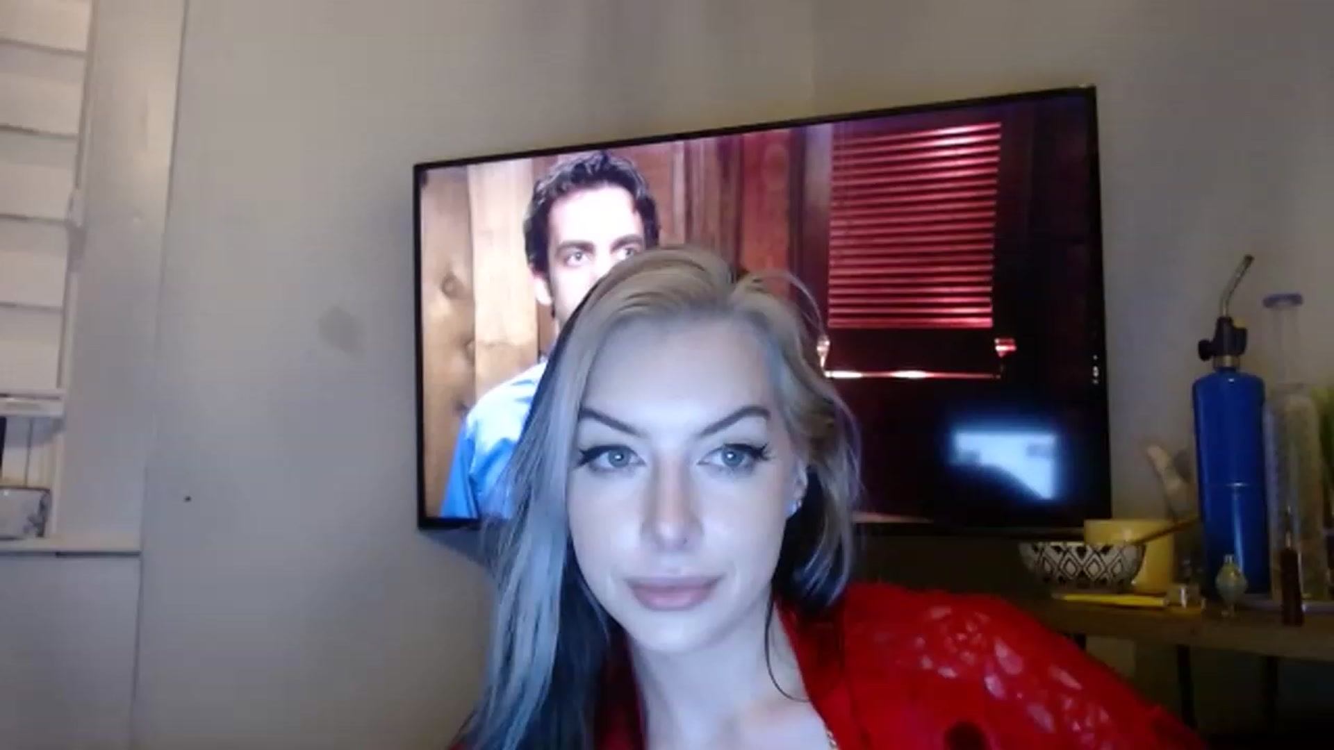 Gallery image thumbnail from Cubbixoxo's myfreecams stream on, 12/17/2022, 05:41 image 1 of 20