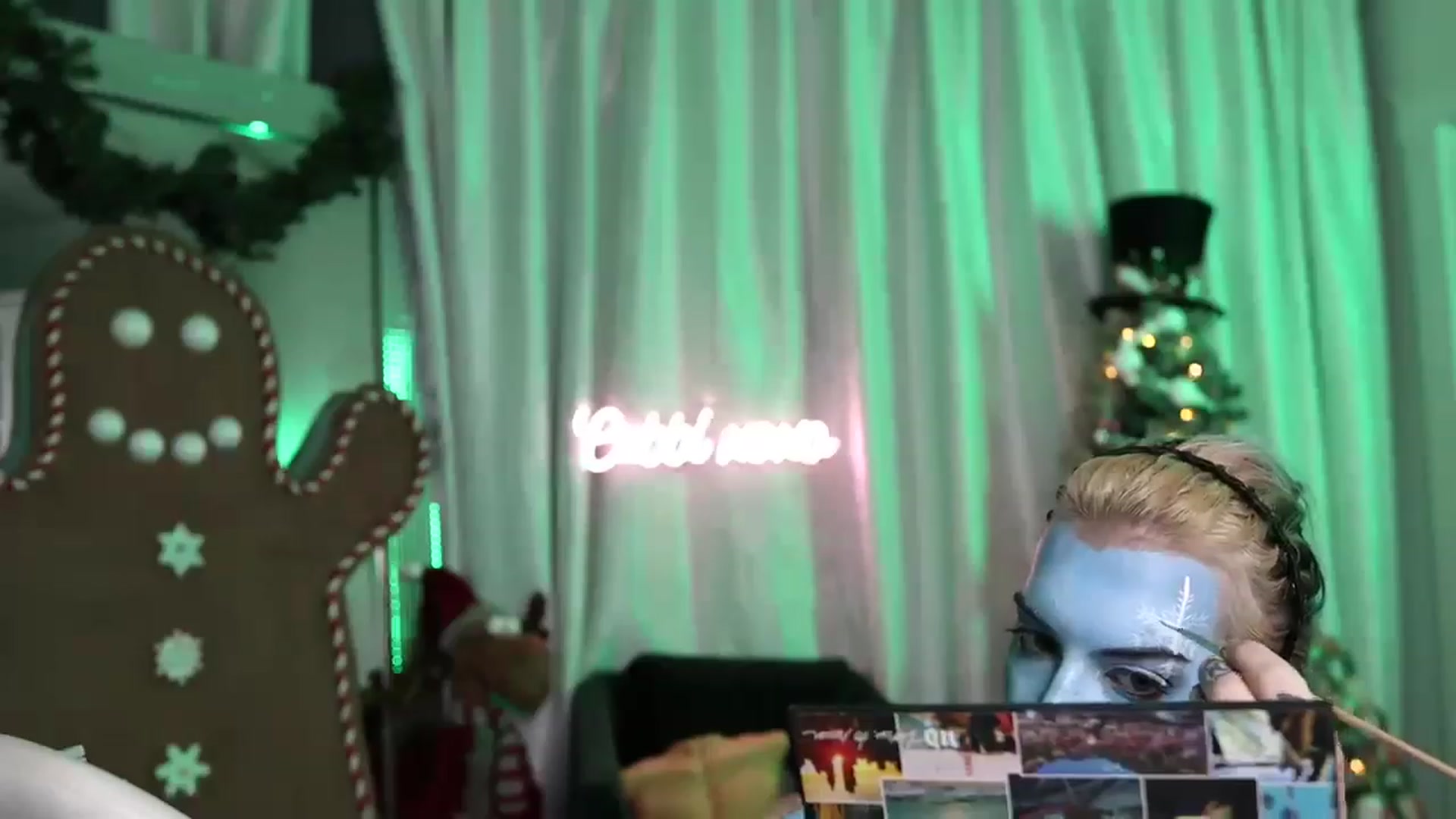 Gallery image thumbnail from Cubbixoxo's myfreecams stream on, 12/22/2022, 07:14 image 3 of 20