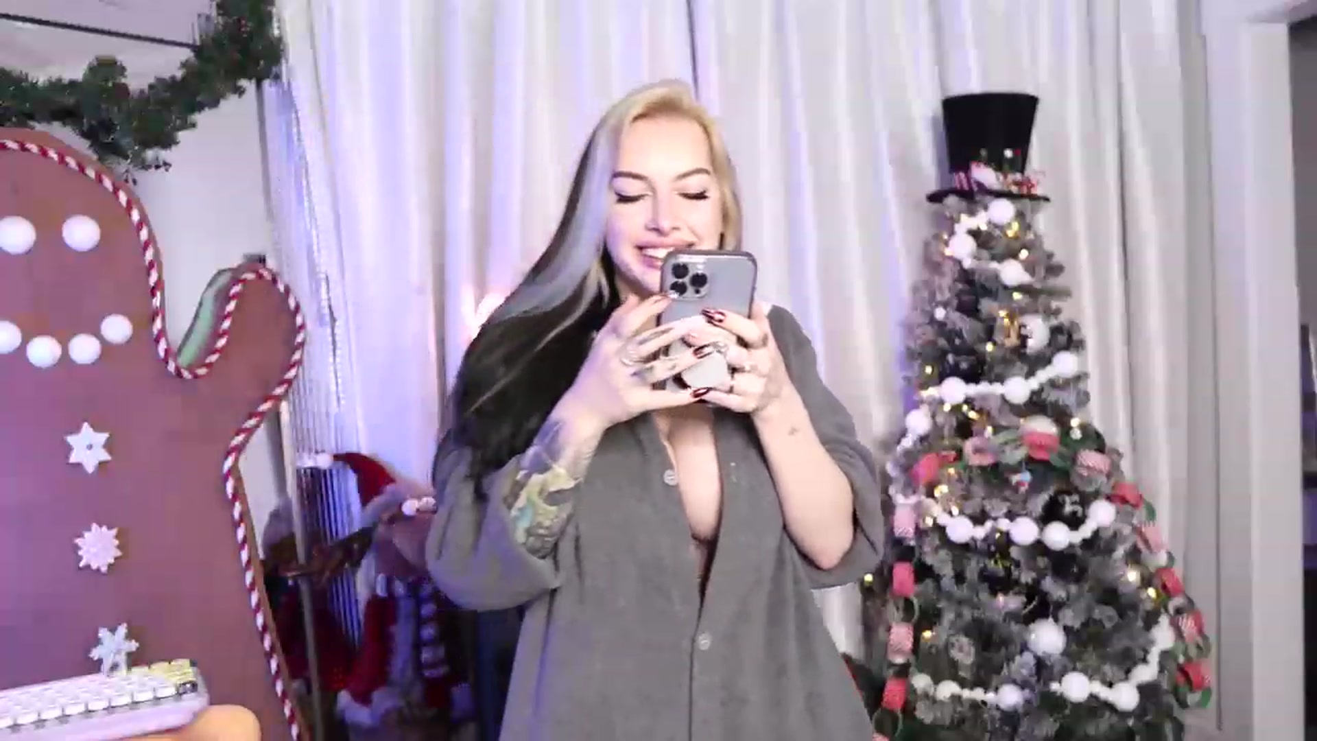Gallery image thumbnail from Cubbixoxo's myfreecams stream on, 12/30/2022, 05:42 image 18 of 20
